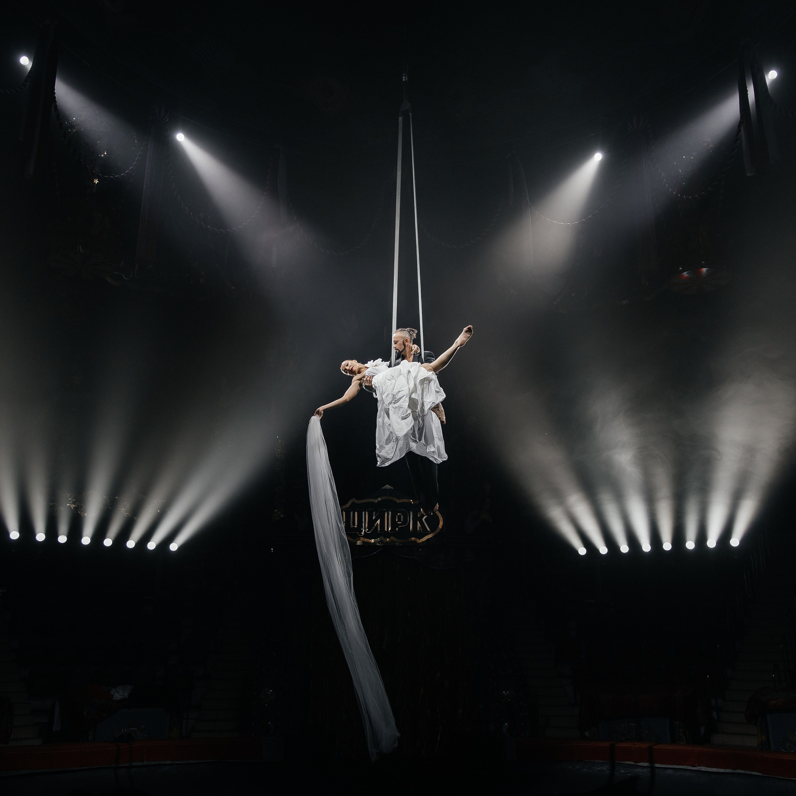 Под куполом Альбина и Антон