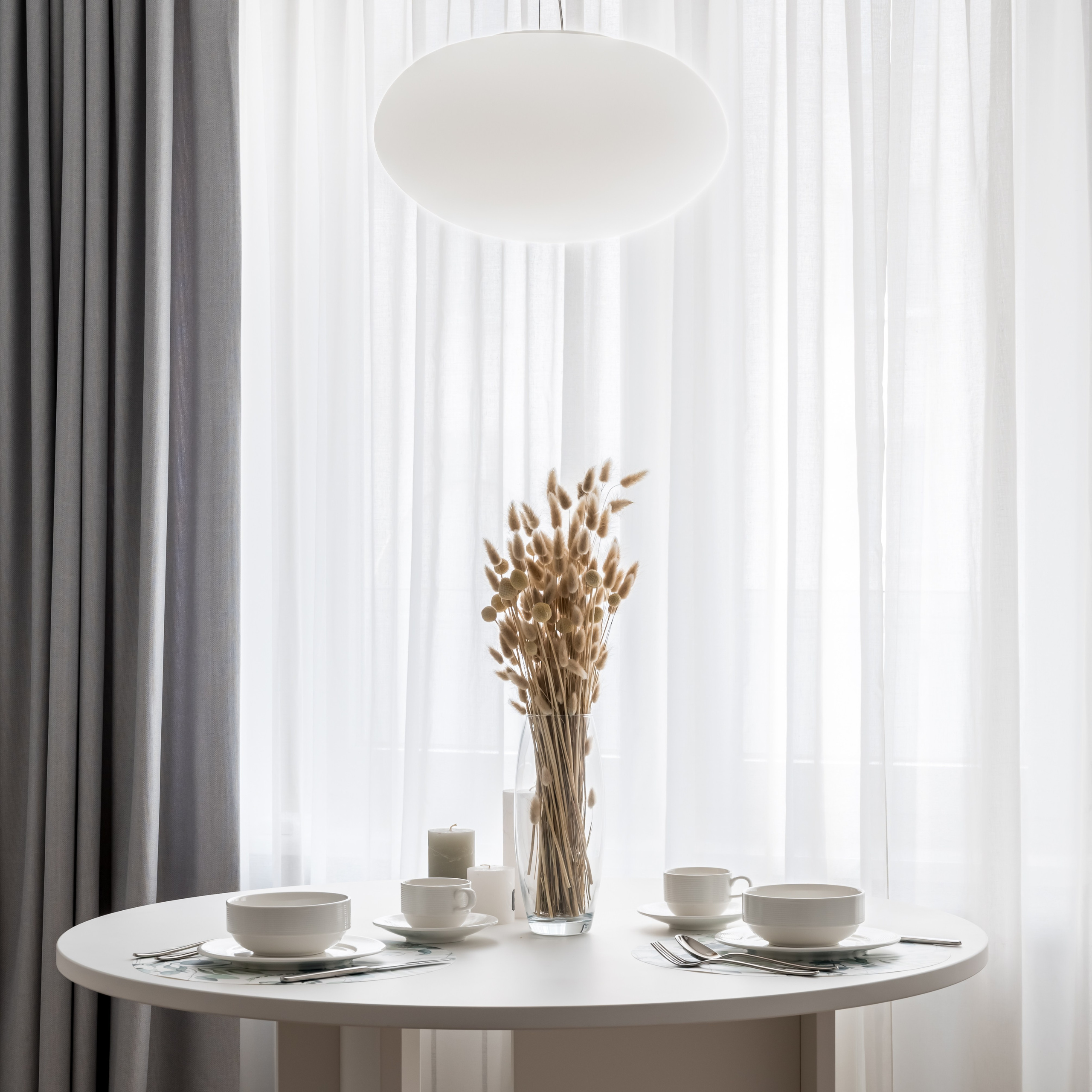 Белая квартира для студентки медвуза