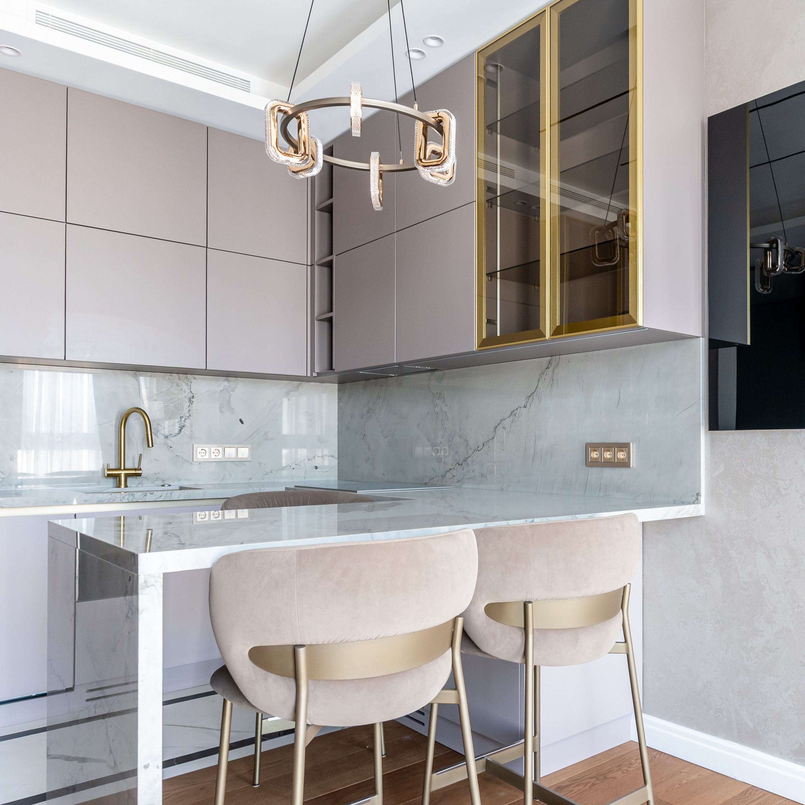 FullHouse на продажу