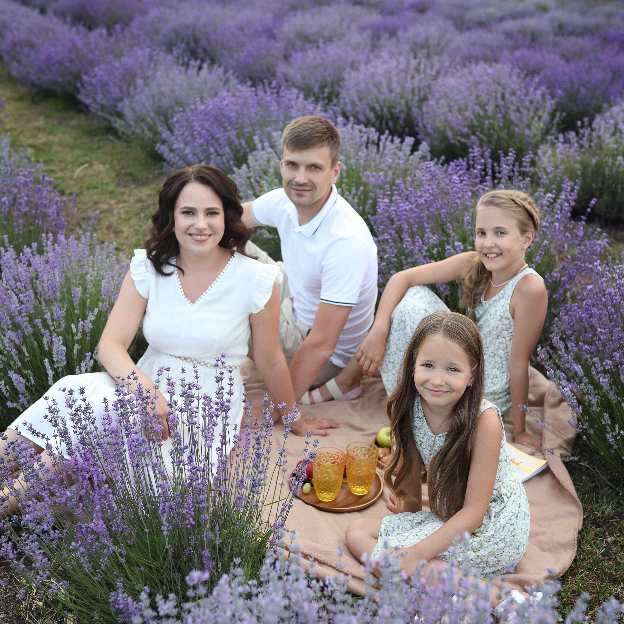 Семейная съёмка в лавандовом поле