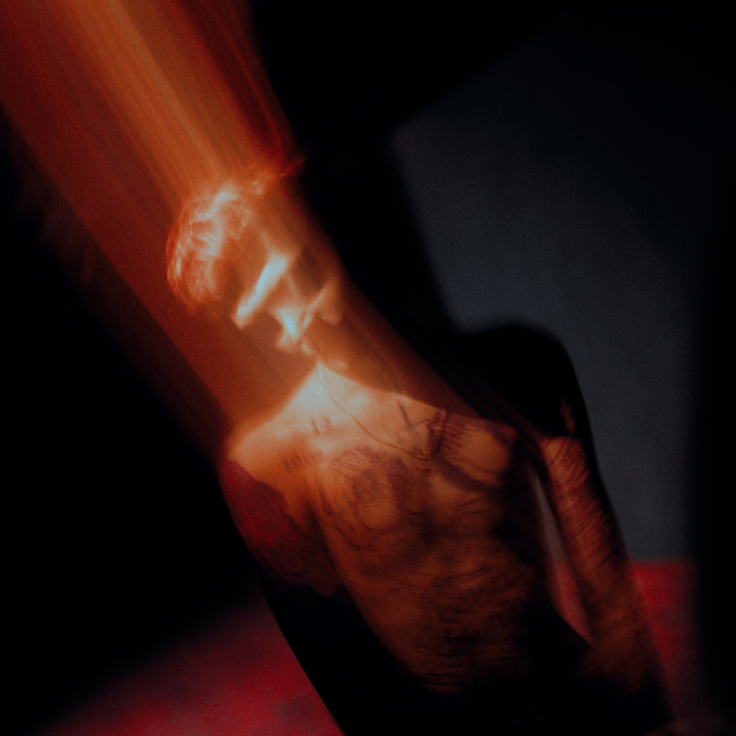 Loweliness. Backstage