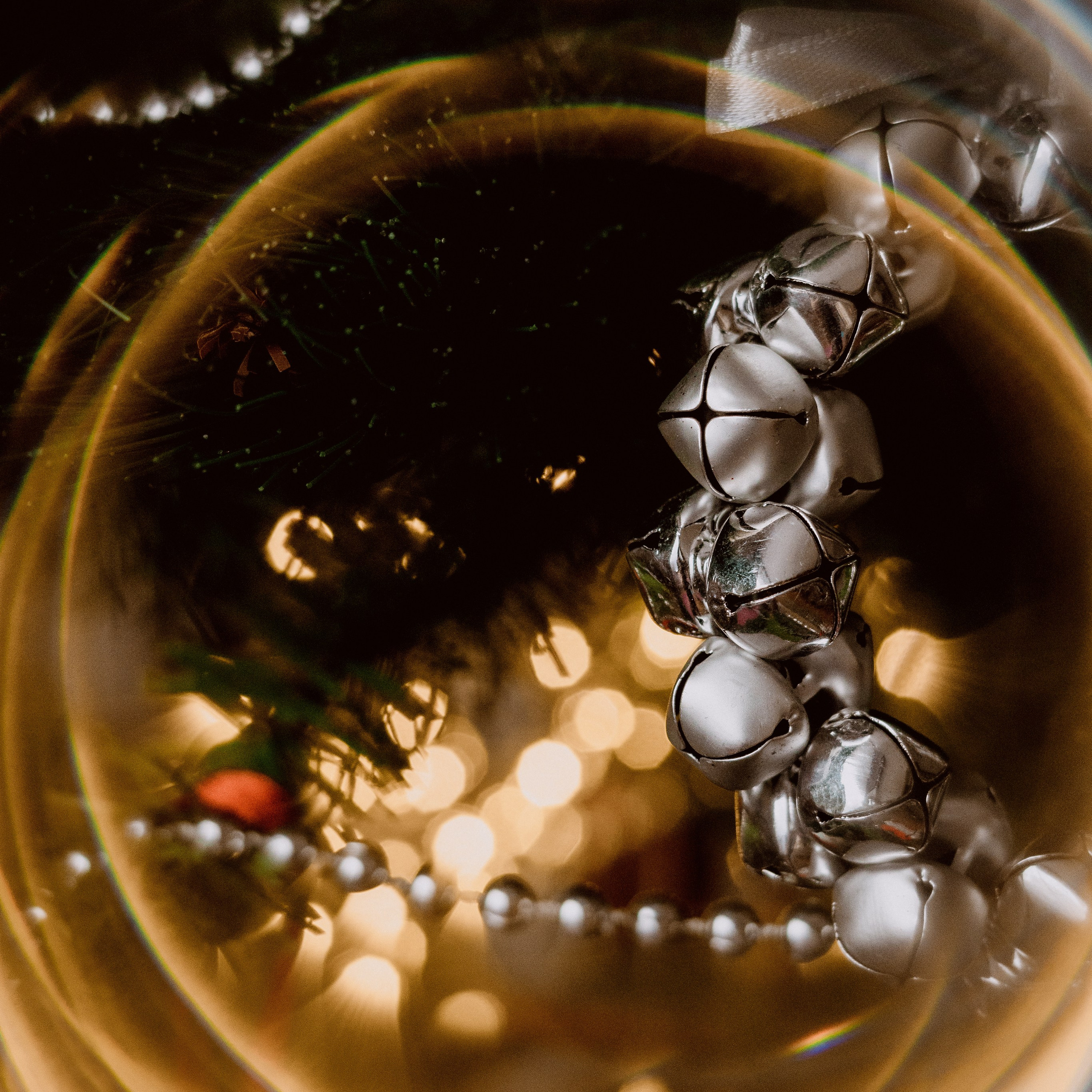 ёлочная игрушка на ёлке обои