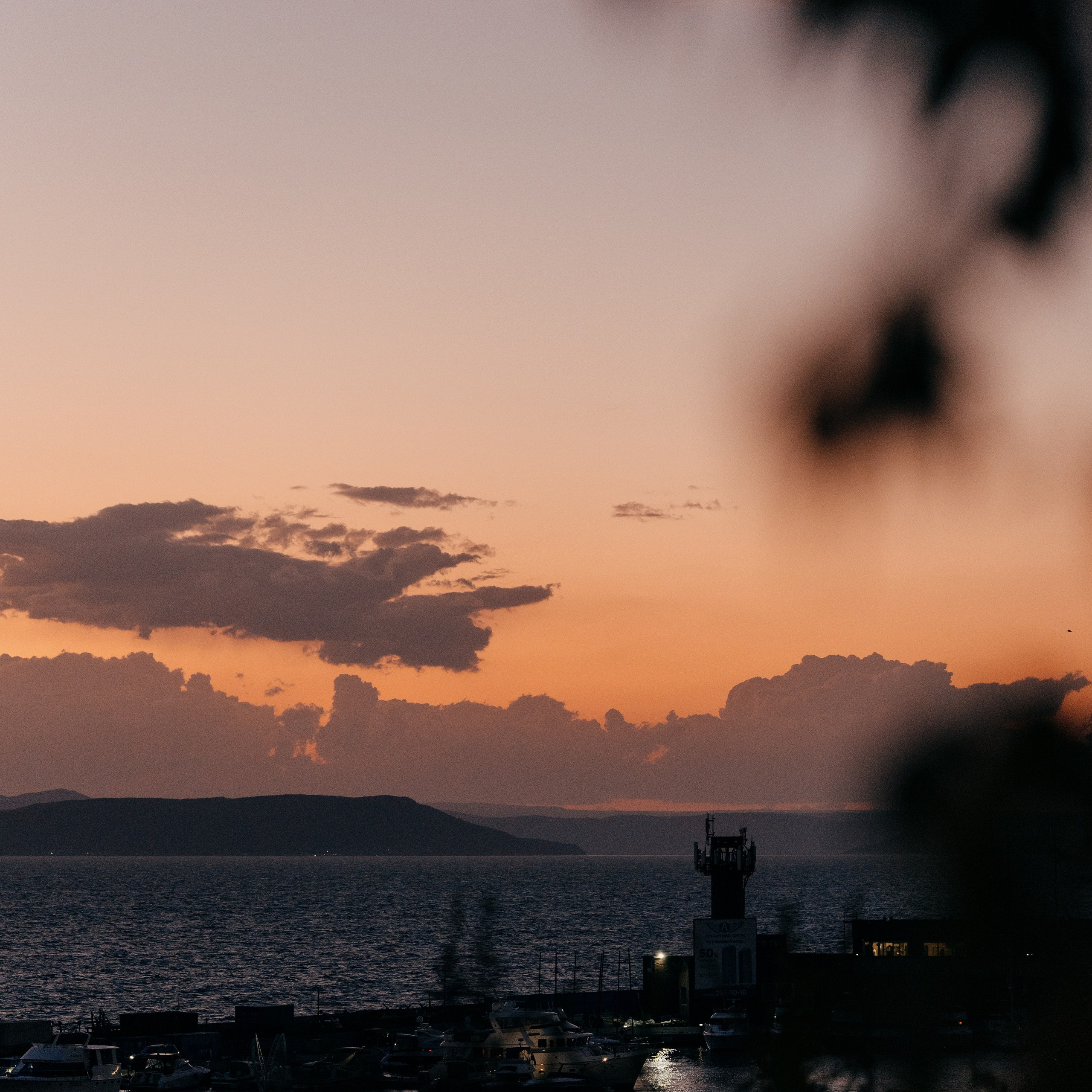 закат на набережной во Владивостоке