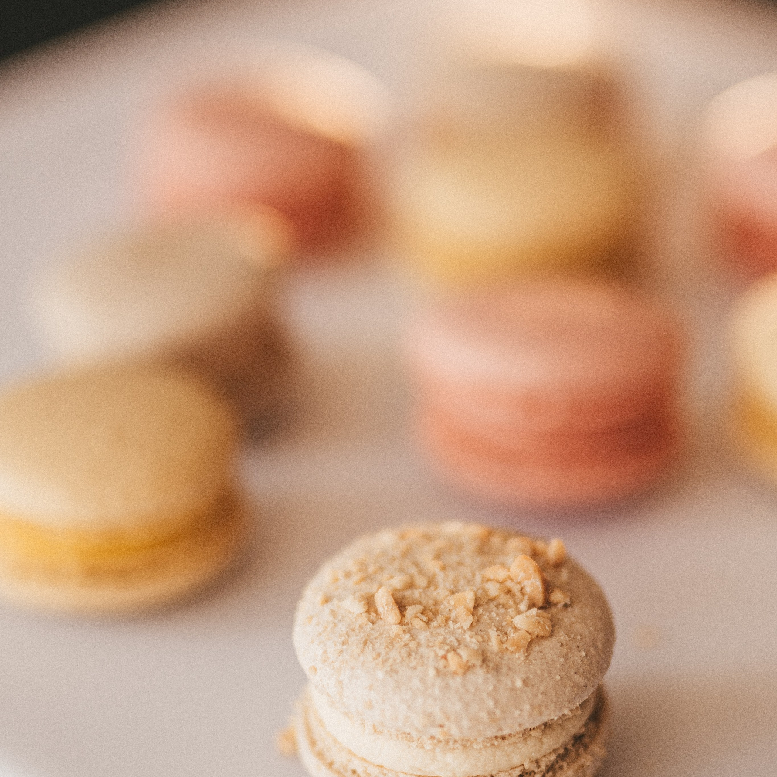 макароны с орехами и клубникой