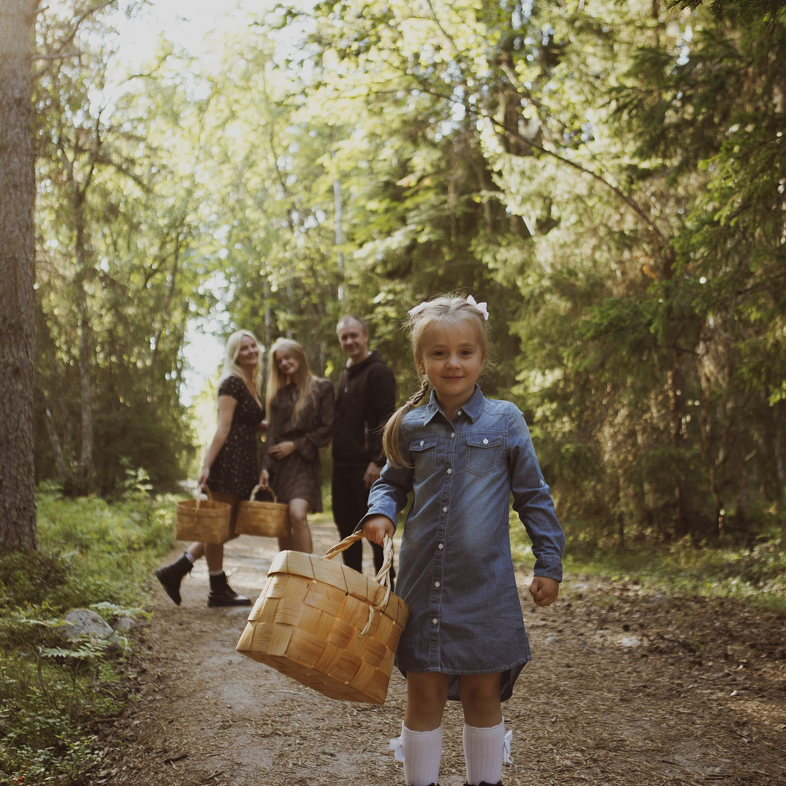 Семейная фотосессия в лесу