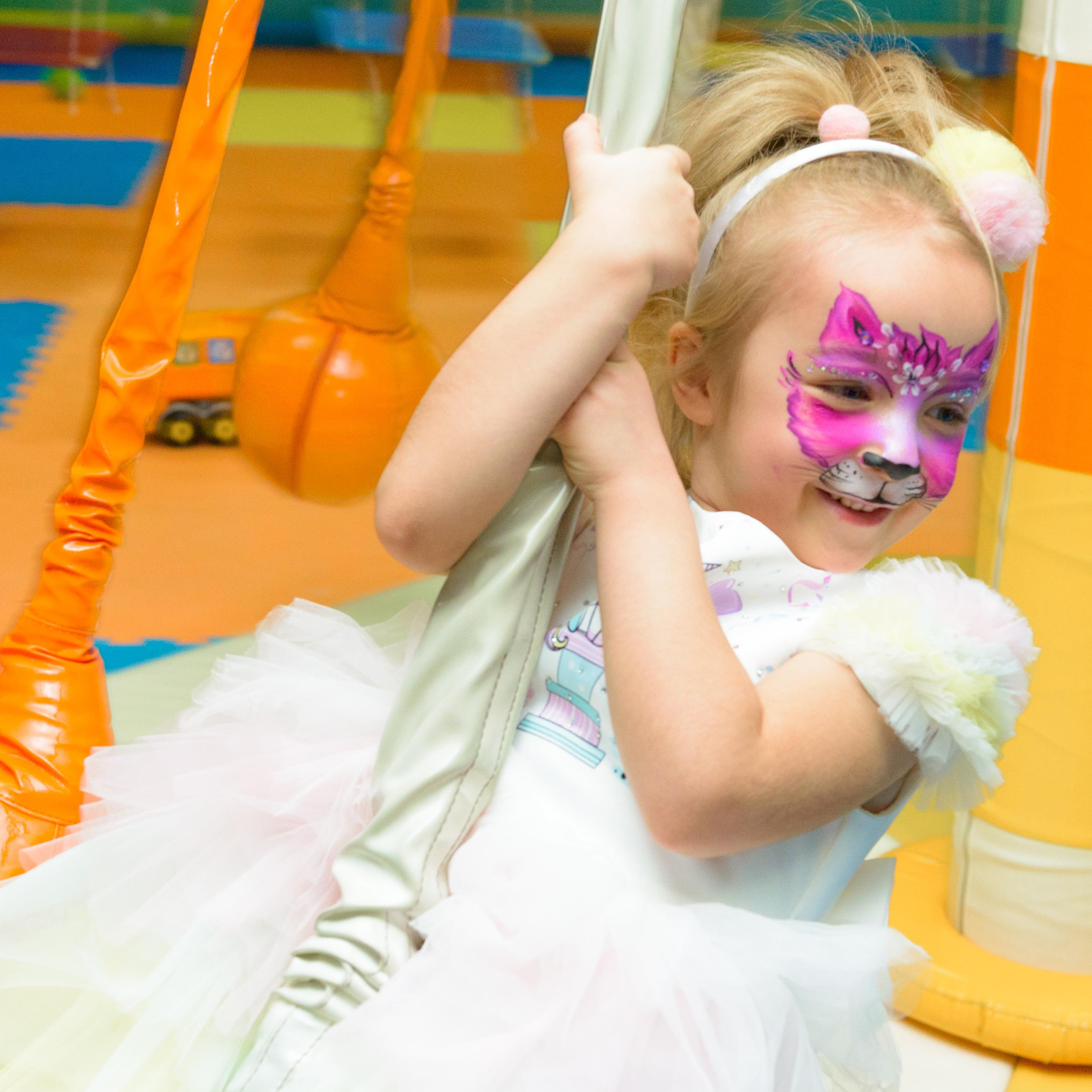 Маша. Алиса знает.