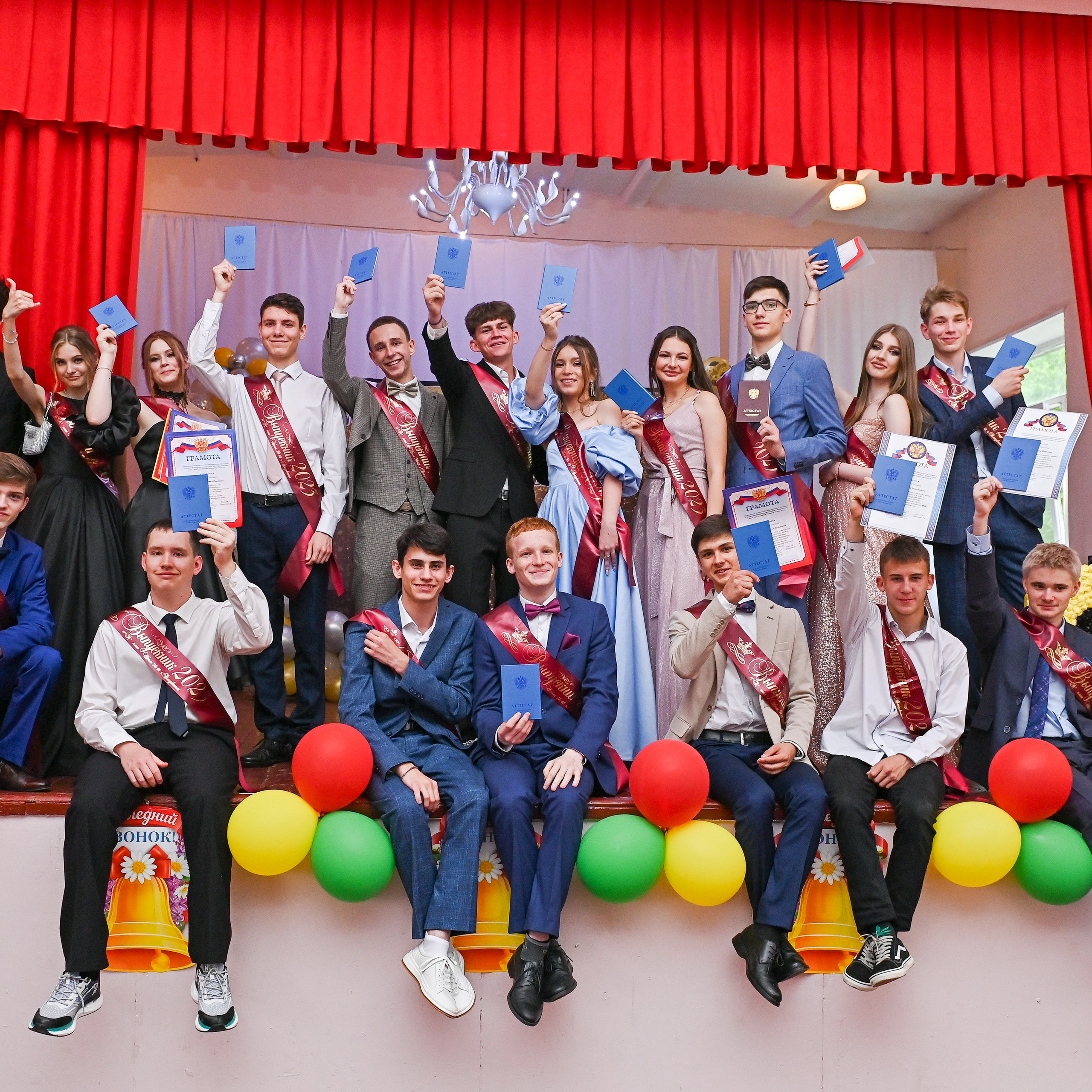 Выпускной школа 48