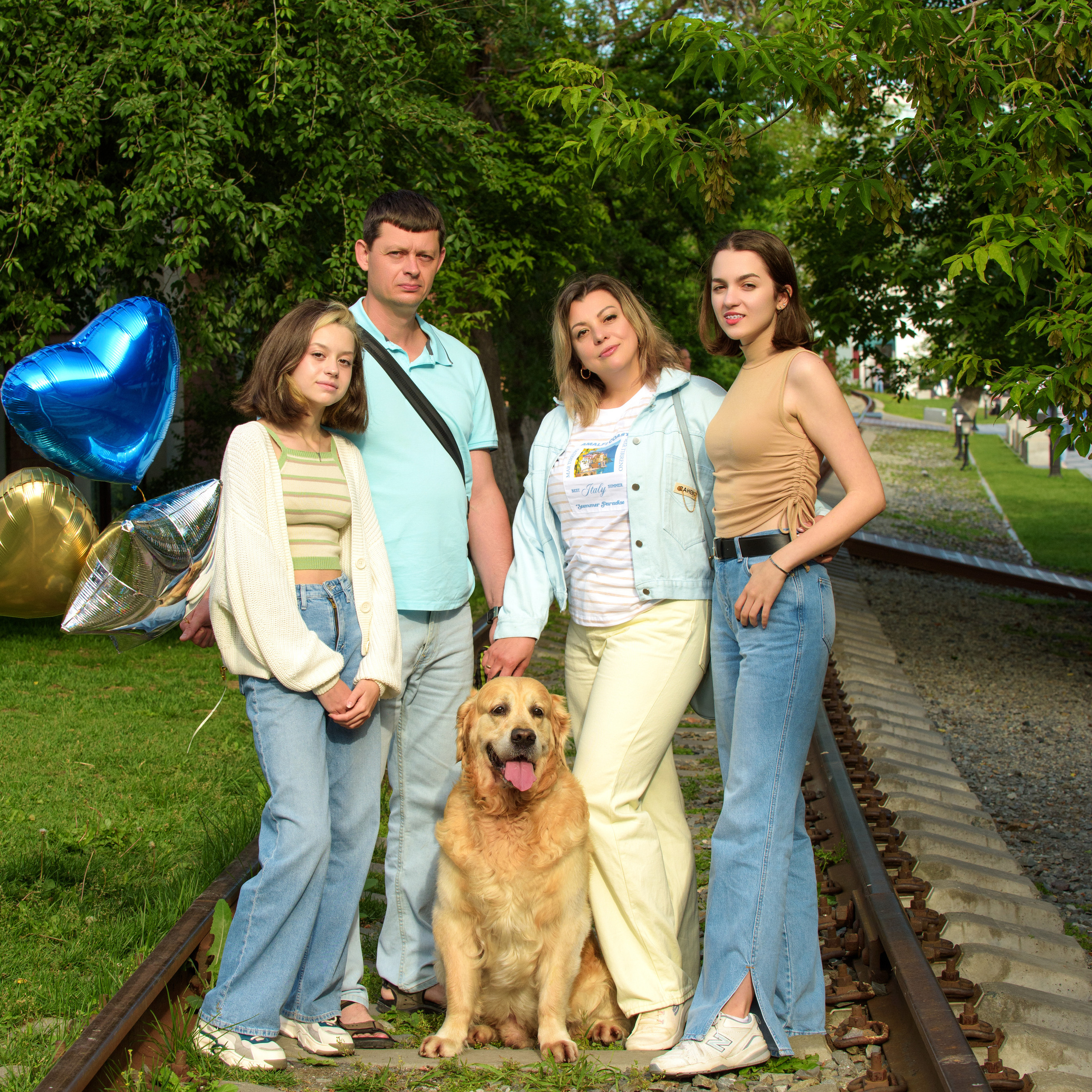 Ирина, Роман, дочки и Декс