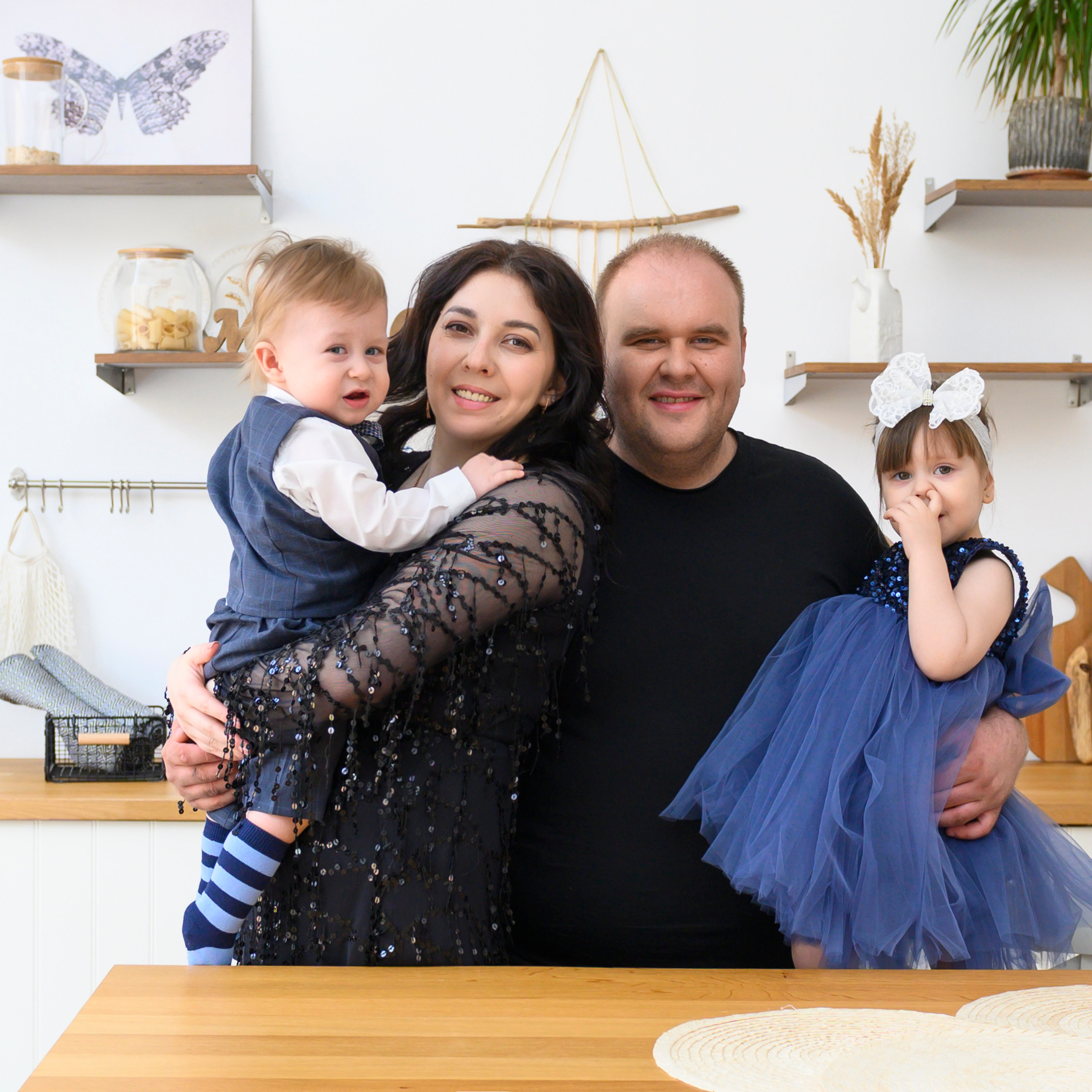 Ирина, Василий, Аня и Саша