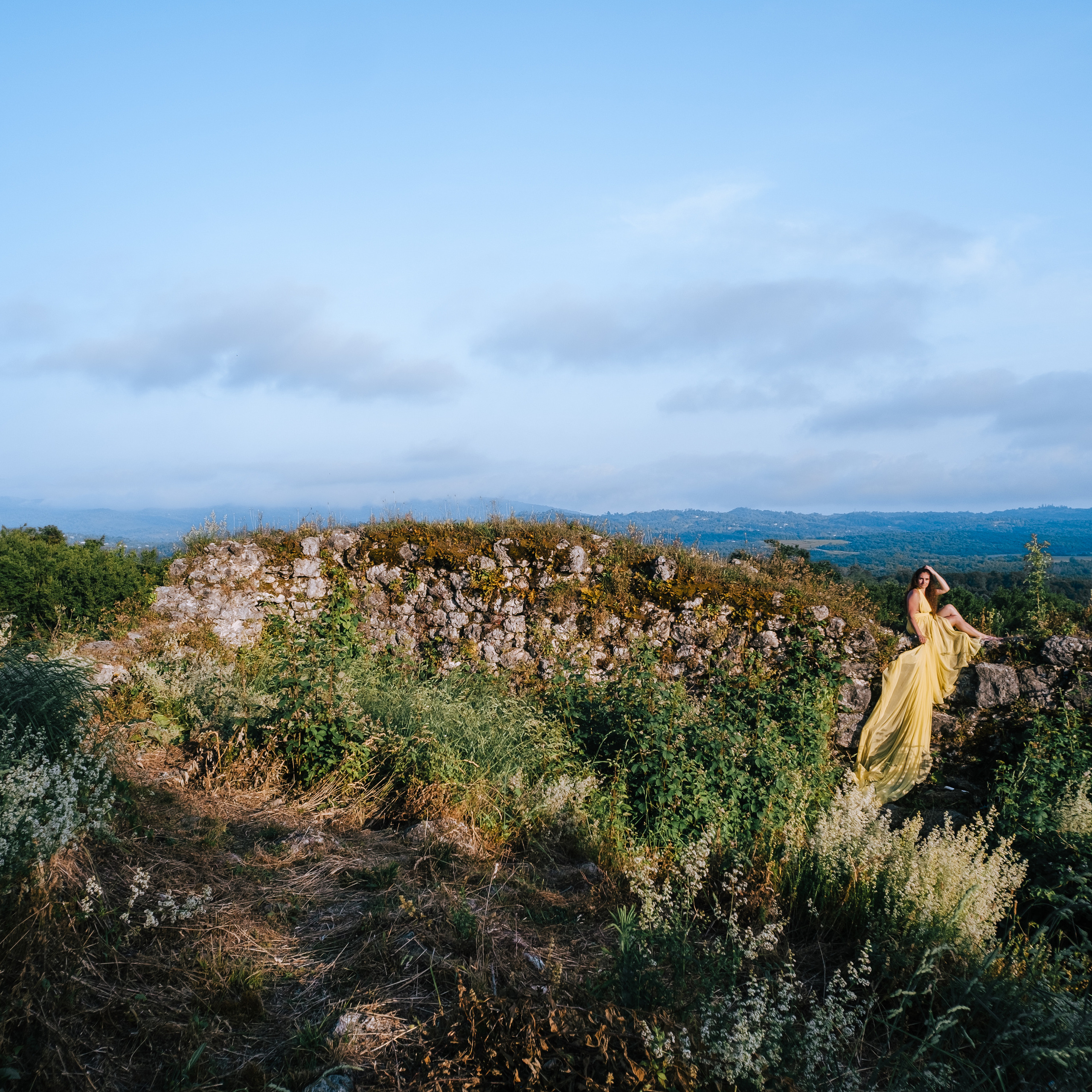 Крепость и море