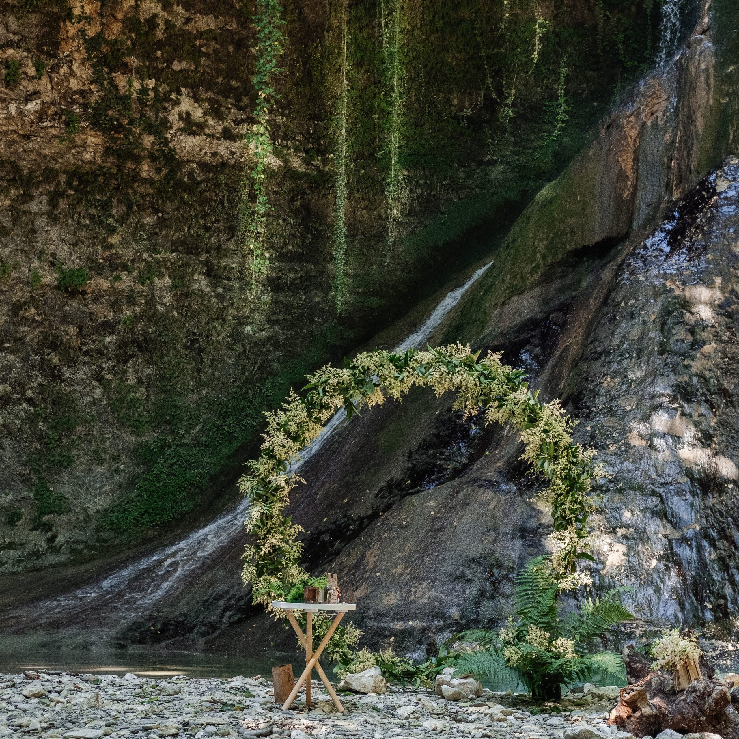 Свадьба на водопаде