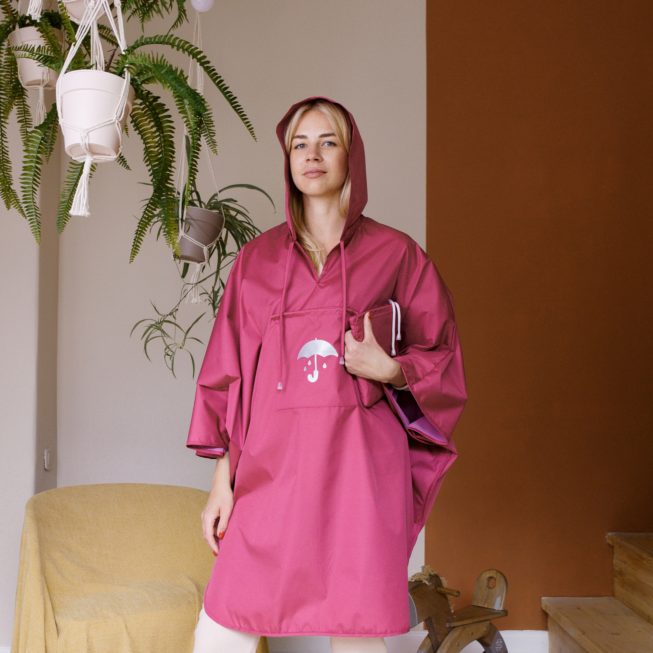 Фотосъёмка для маркетплесов. Плащ Pikate