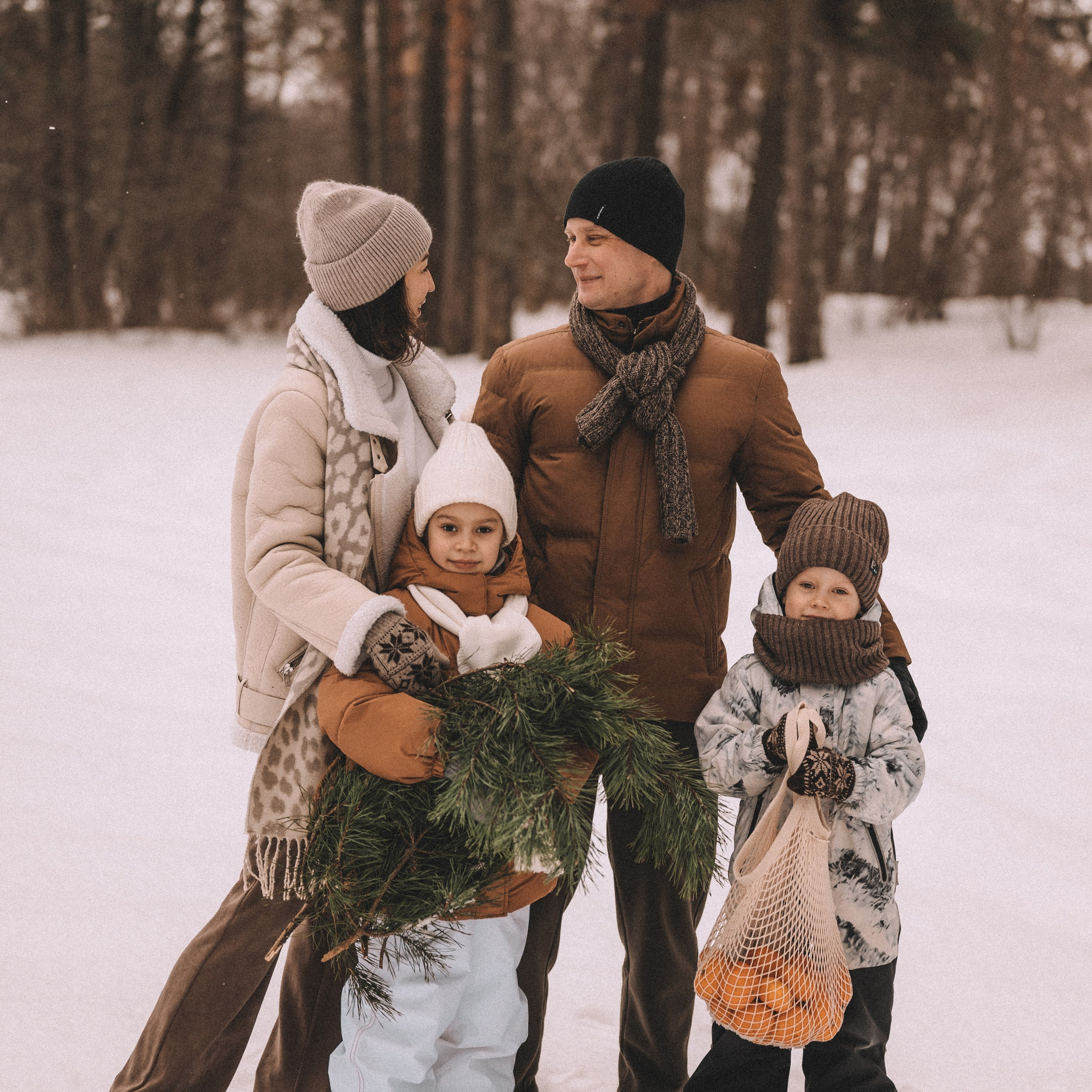 Сергей и Наталья с Ксюшей и Максимом