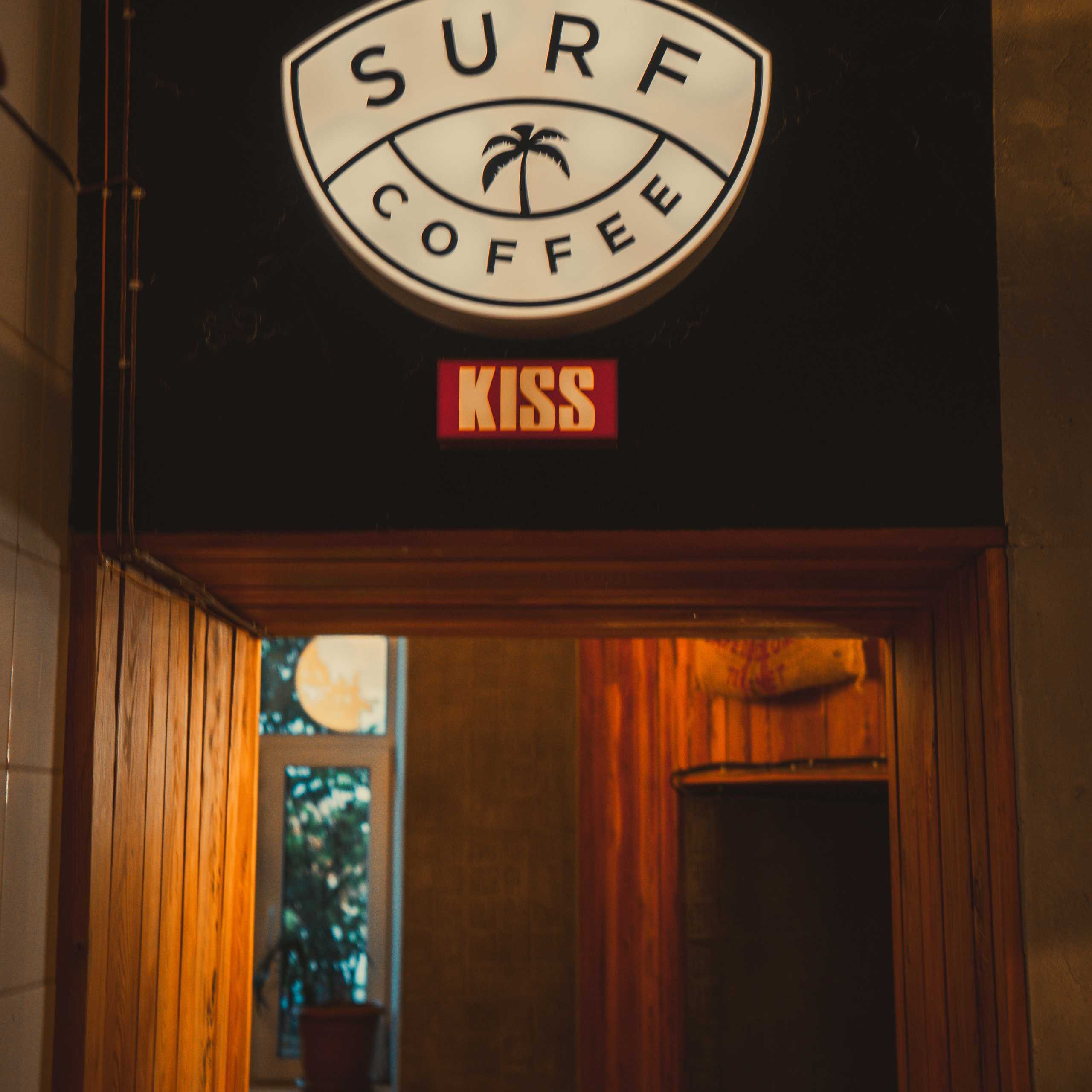 Surf Coffee x VINYL — Интерьер