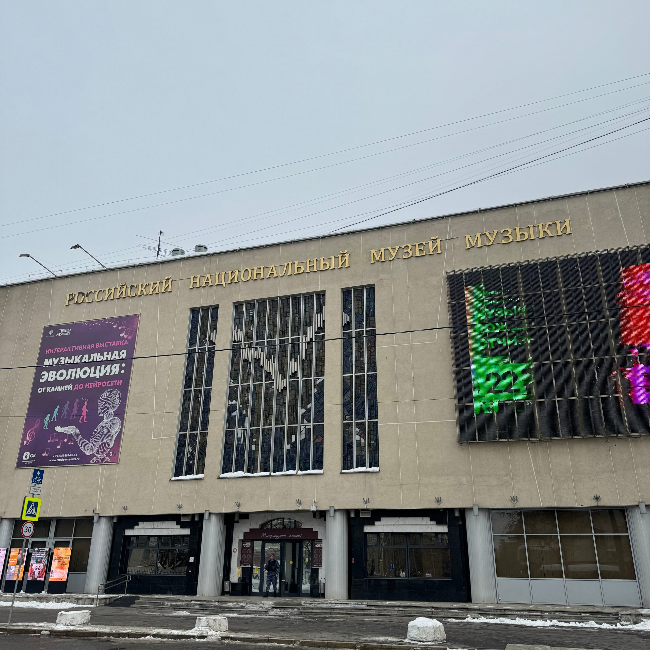 Искусство формы: смелая фотосессия в студии Moloko 1.0. Видеосъемка свадеб и лавстори, студийная съемка, видеопортреты, фешн-съемки в Москве и МО