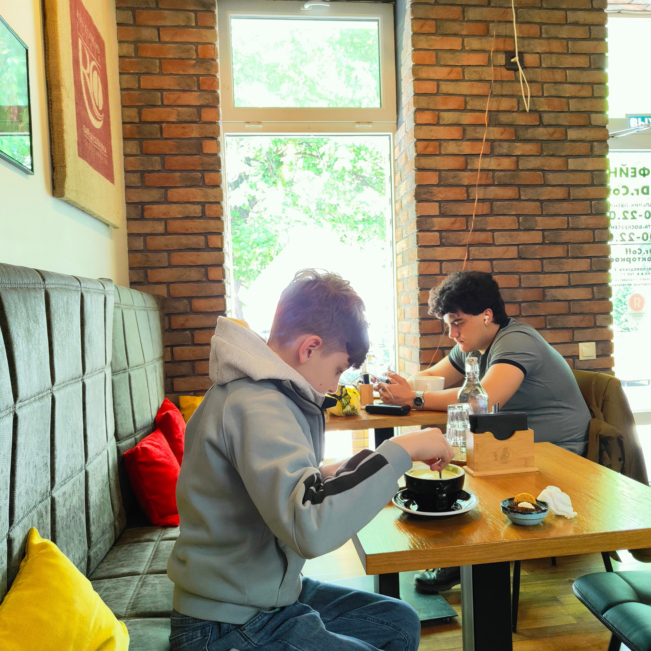 Солнечные Ессентуки. Курортный парк, стрит и кот в окне. Фотограф-документалист Мария Осокина