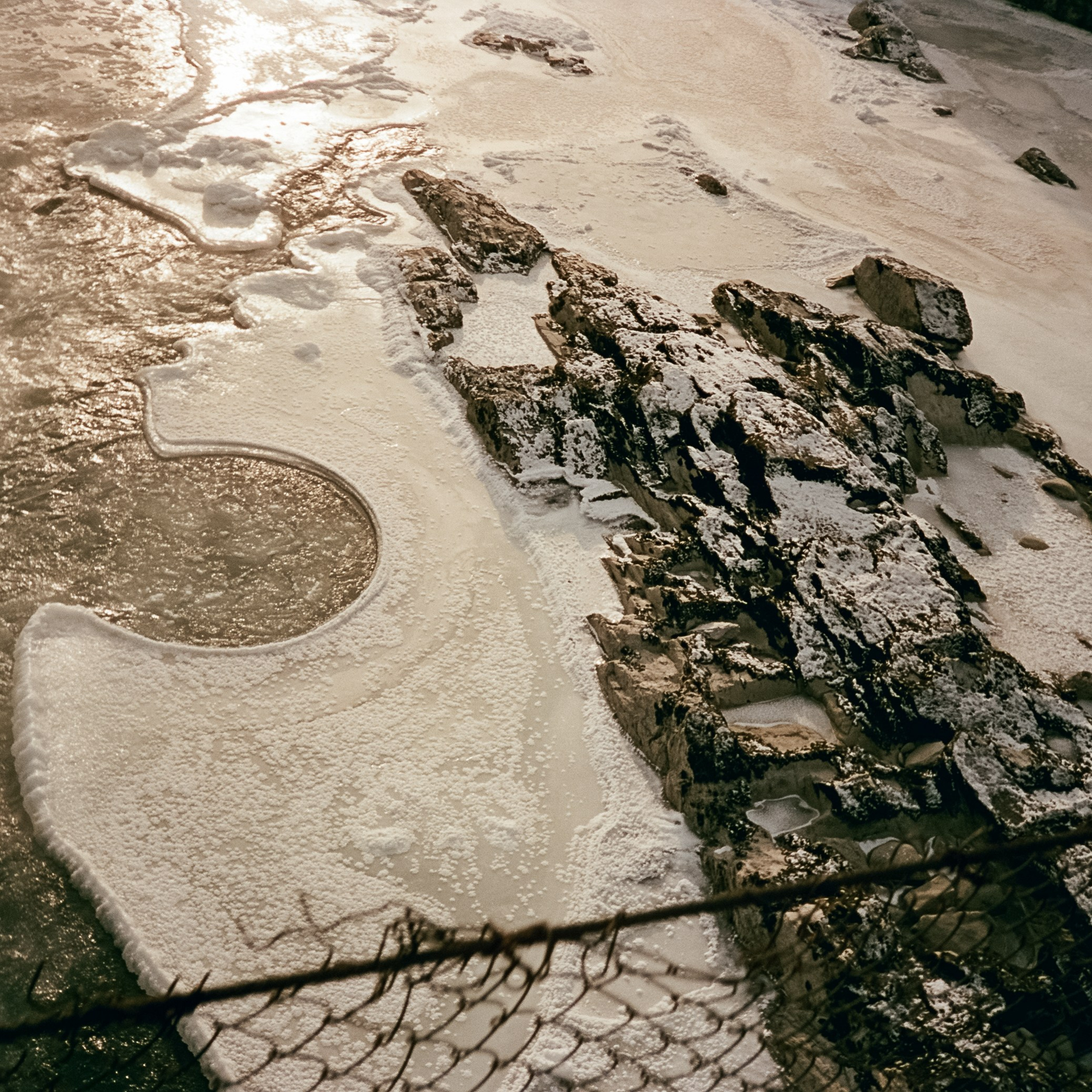 Утро на скалах Зубы Дракона. Чемал: поля и горы на закате