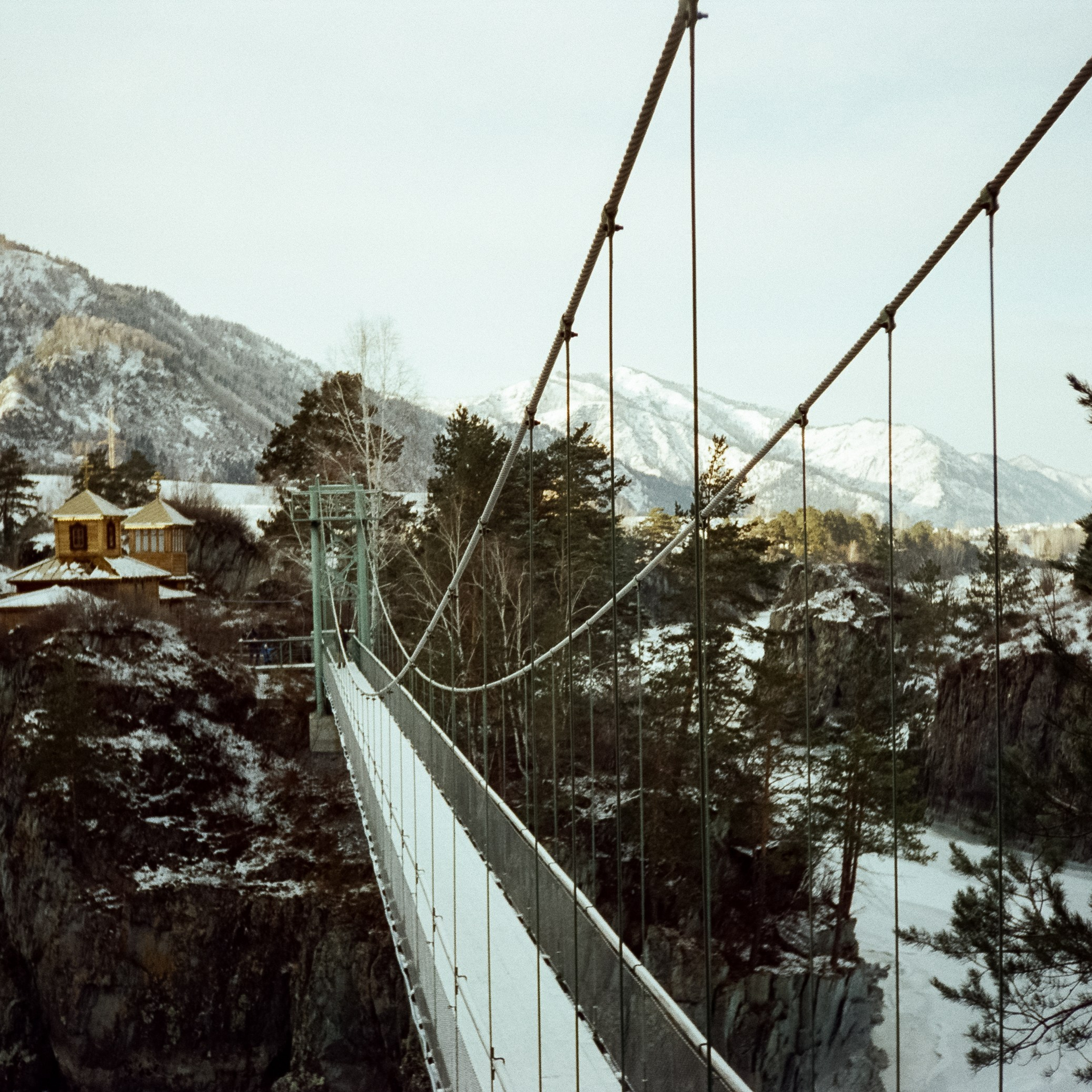 Остров Патмос зимой. Подвесной мост, льды и скалы