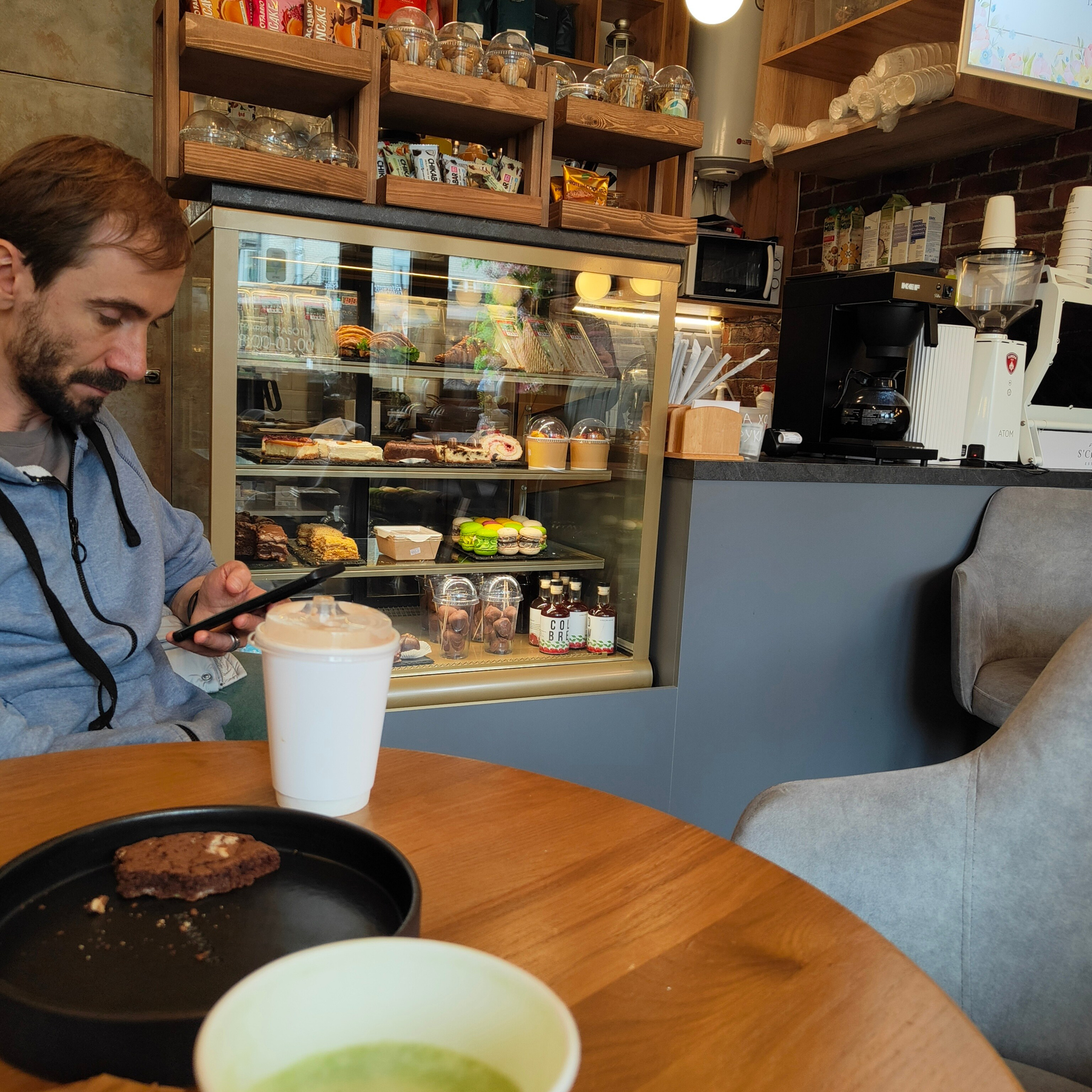 Виды с дороги на Джилы-Су. Зелёные холмы и горы в тумане. Фотограф-документалист Мария Осокина