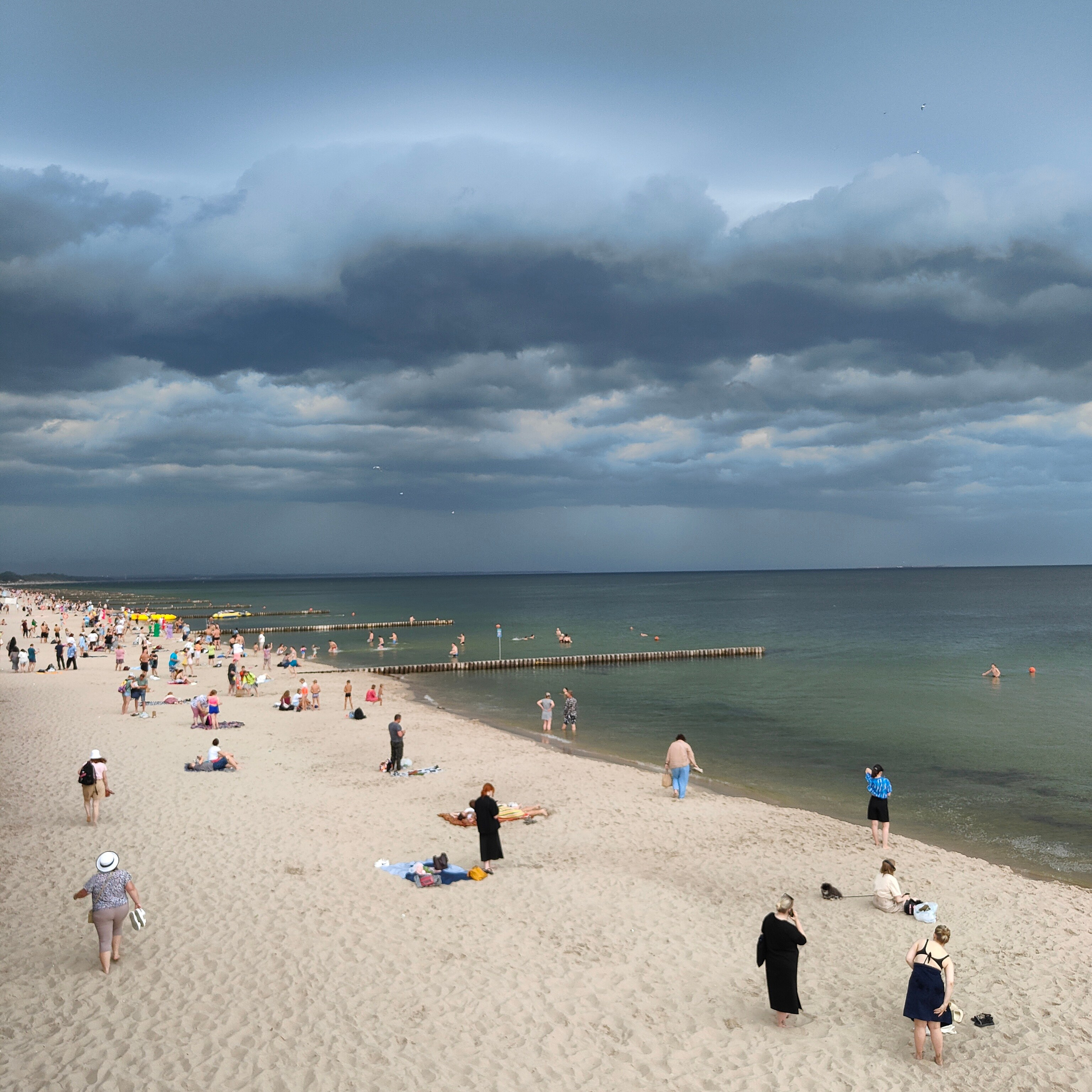 Жара, лето, пляж и вечерняя гроза. Фотограф-документалист Мария Осокина