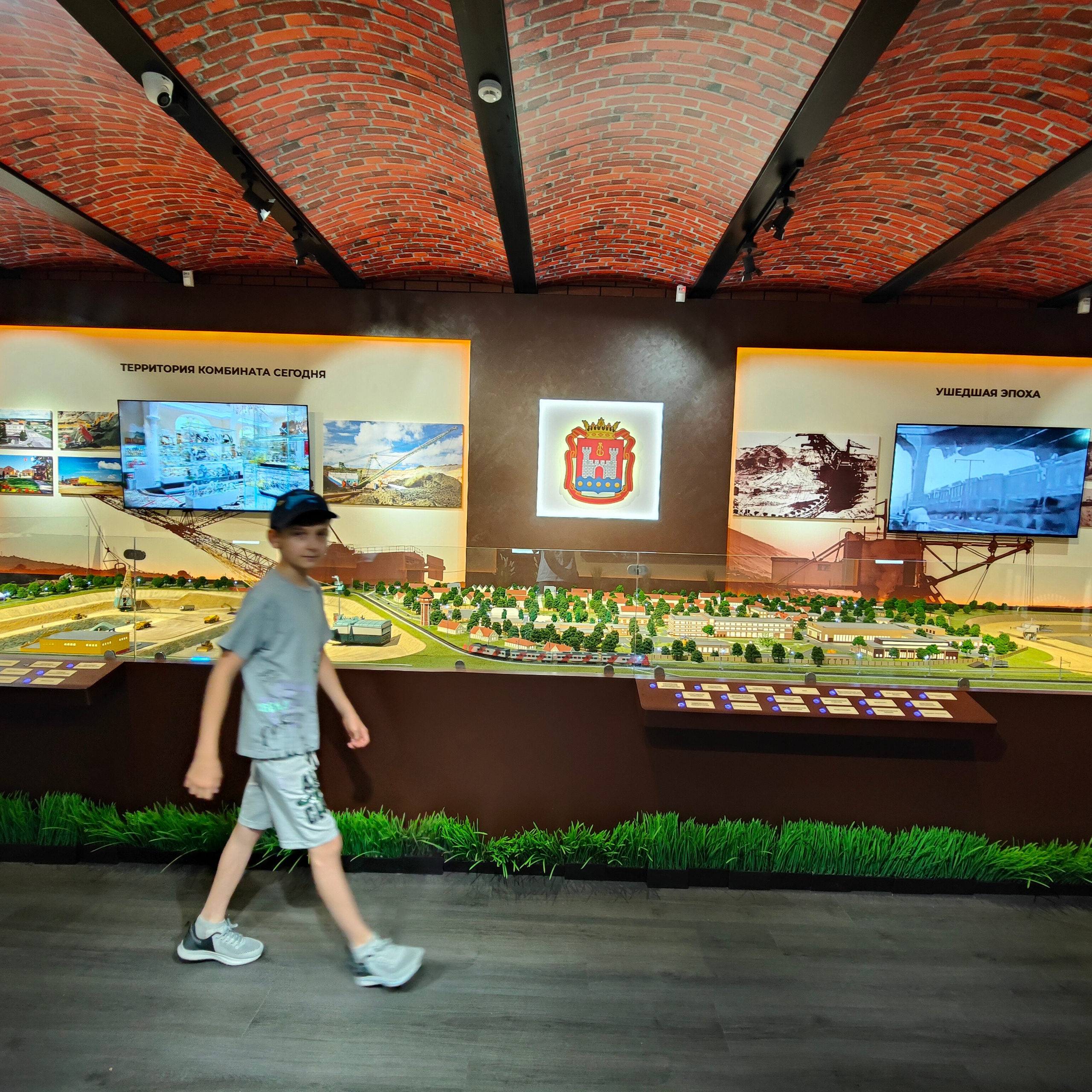 День в Янтарном: выставка янтаря, кофейня Новое место и пляж Анна. Фотограф-документалист Мария Осокина