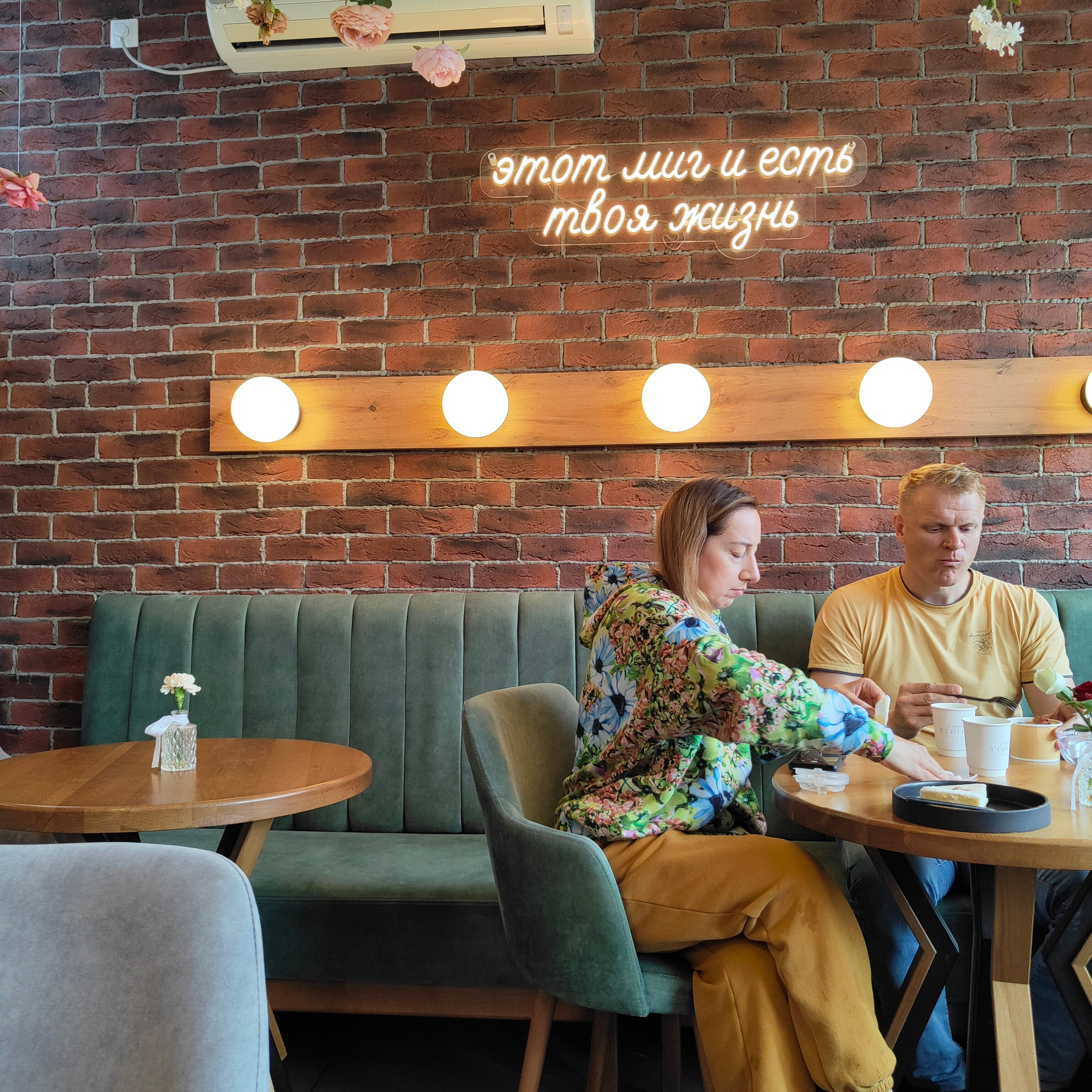 Виды с дороги на Джилы-Су. Зелёные холмы и горы в тумане. Фотограф-документалист Мария Осокина