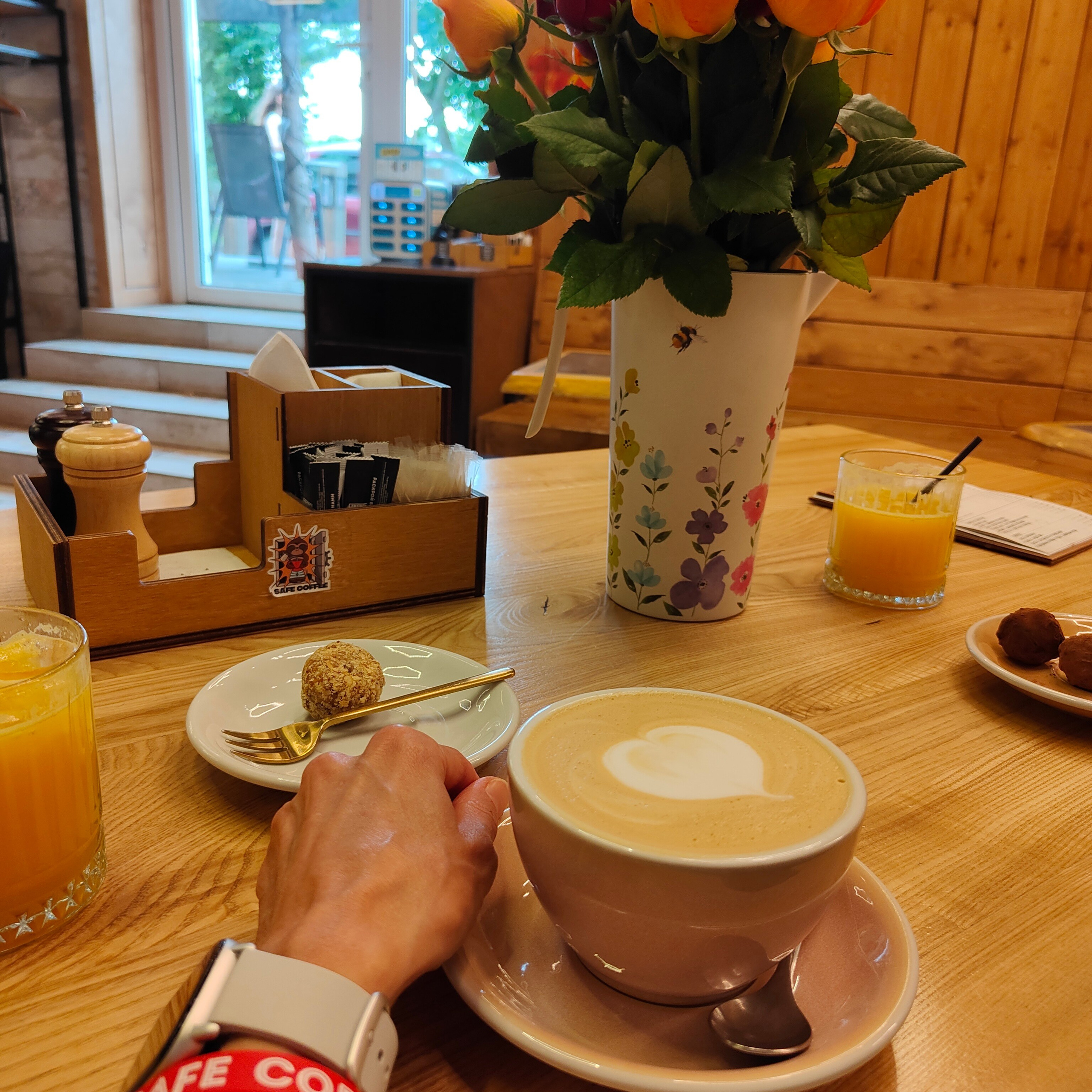 Прогулки по Калининграду. Верхнее озеро и арт-кафе Толстой. Фотограф-документалист Мария Осокина