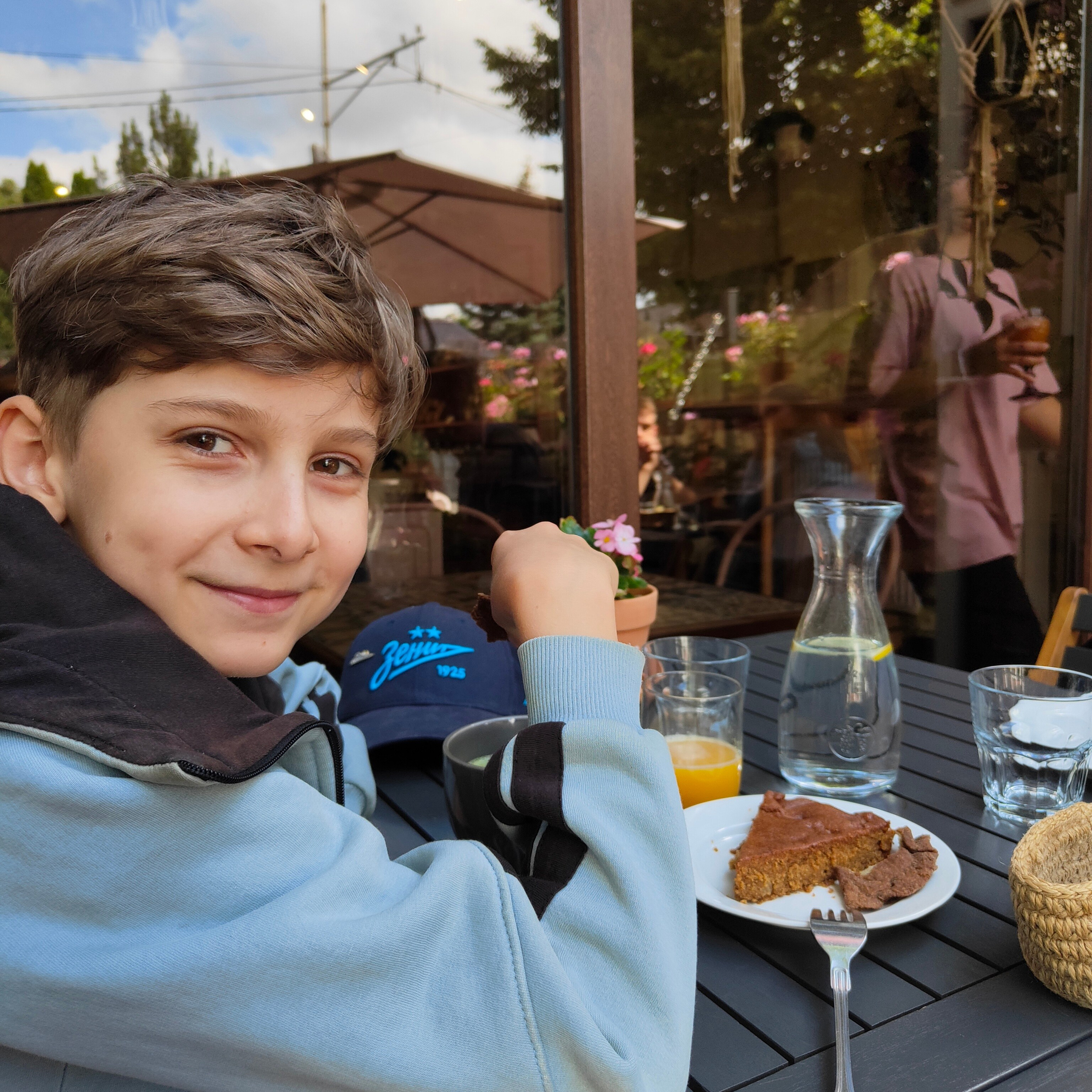 Калиниградский стрит. Новая пленка, Ricoh GR-10 и любимое кафе. Фотограф-документалист Мария Осокина