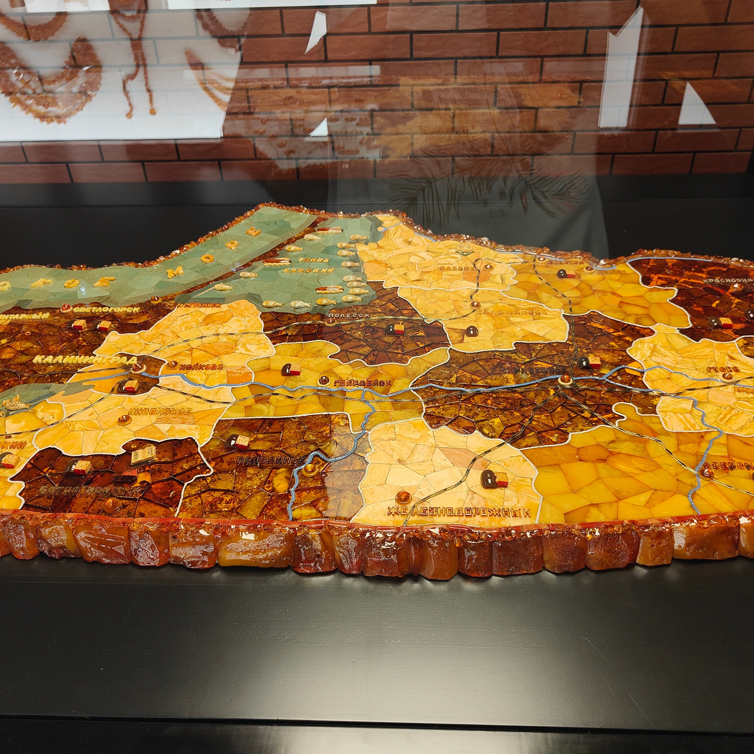 День в Янтарном: выставка янтаря, кофейня Новое место и пляж Анна. Фотограф-документалист Мария Осокина