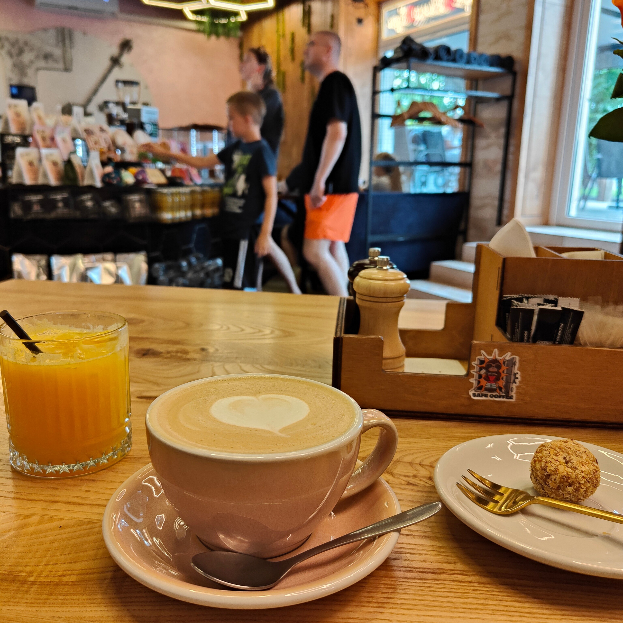 Прогулки по Калининграду. Верхнее озеро и арт-кафе Толстой. Фотограф-документалист Мария Осокина