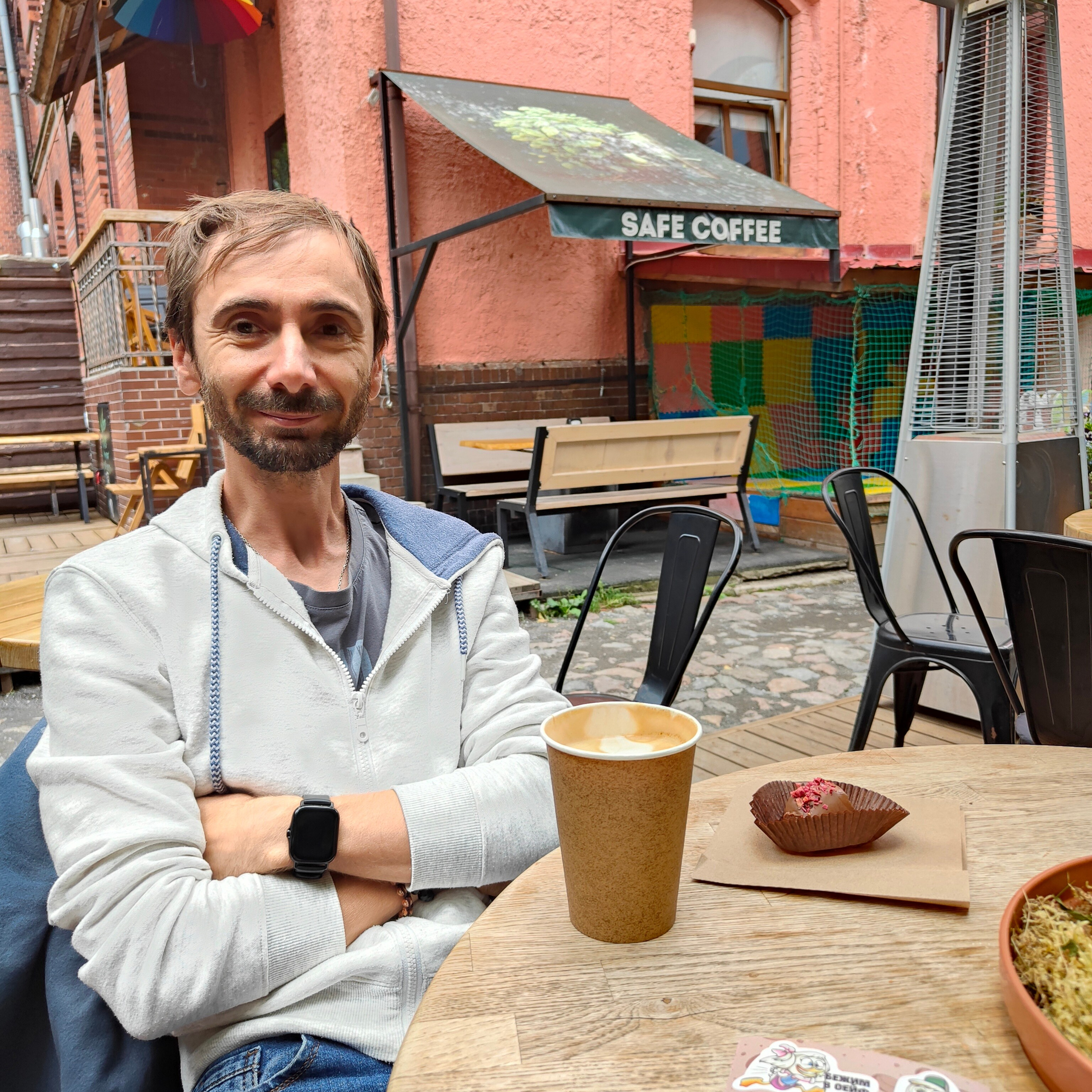 День в Зеленоградске. Суровая Балтика и пряничный кото-городок. Фотограф-документалист Мария Осокина