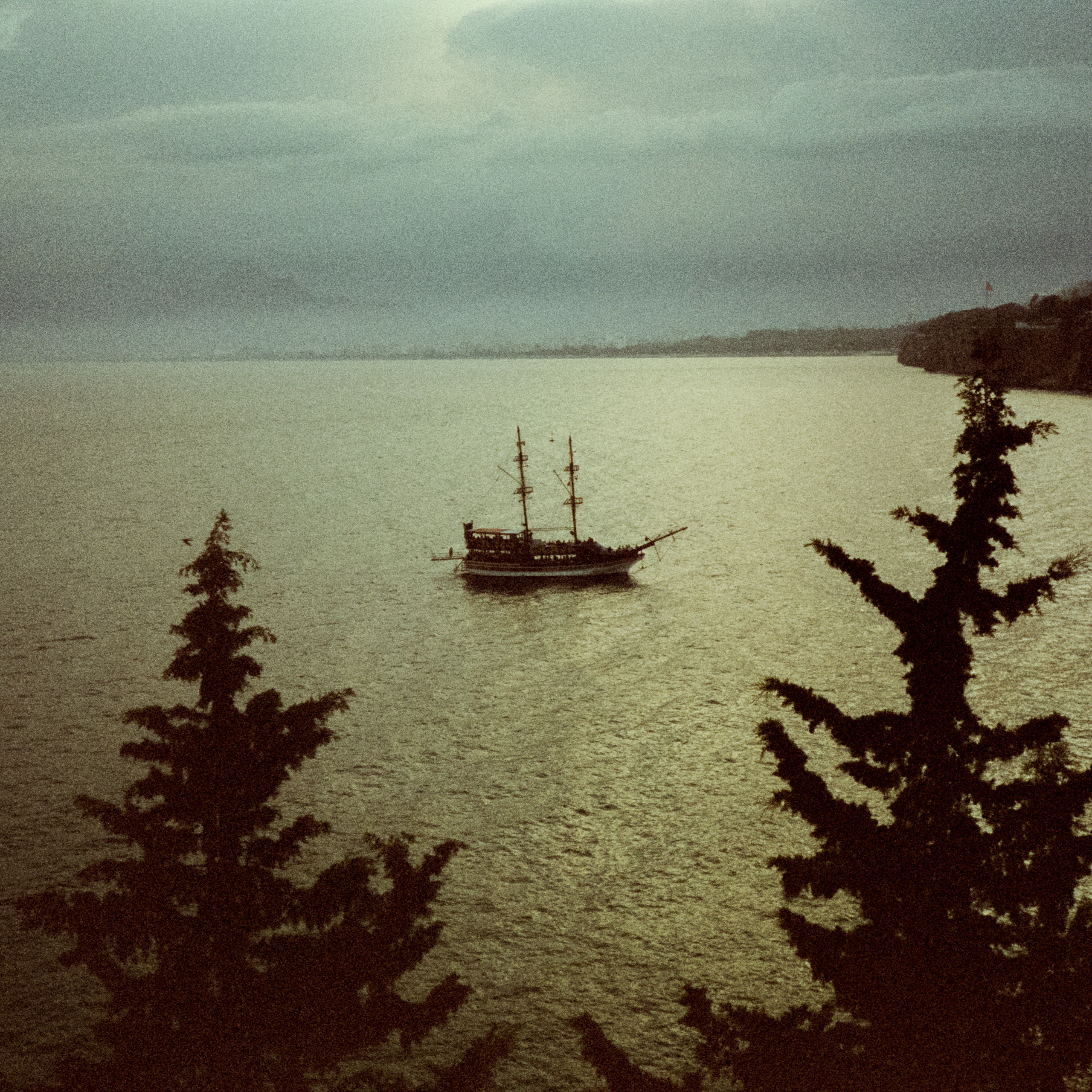 Смотровая площадка, Route Burger House кафе и порт Калеичи