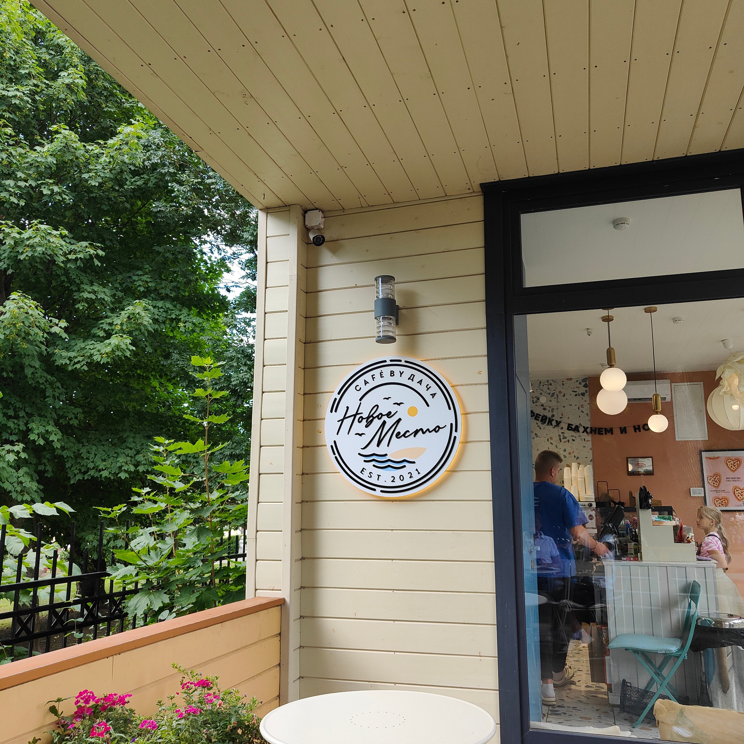 День в Янтарном: выставка янтаря, кофейня Новое место и пляж Анна. Фотограф-документалист Мария Осокина