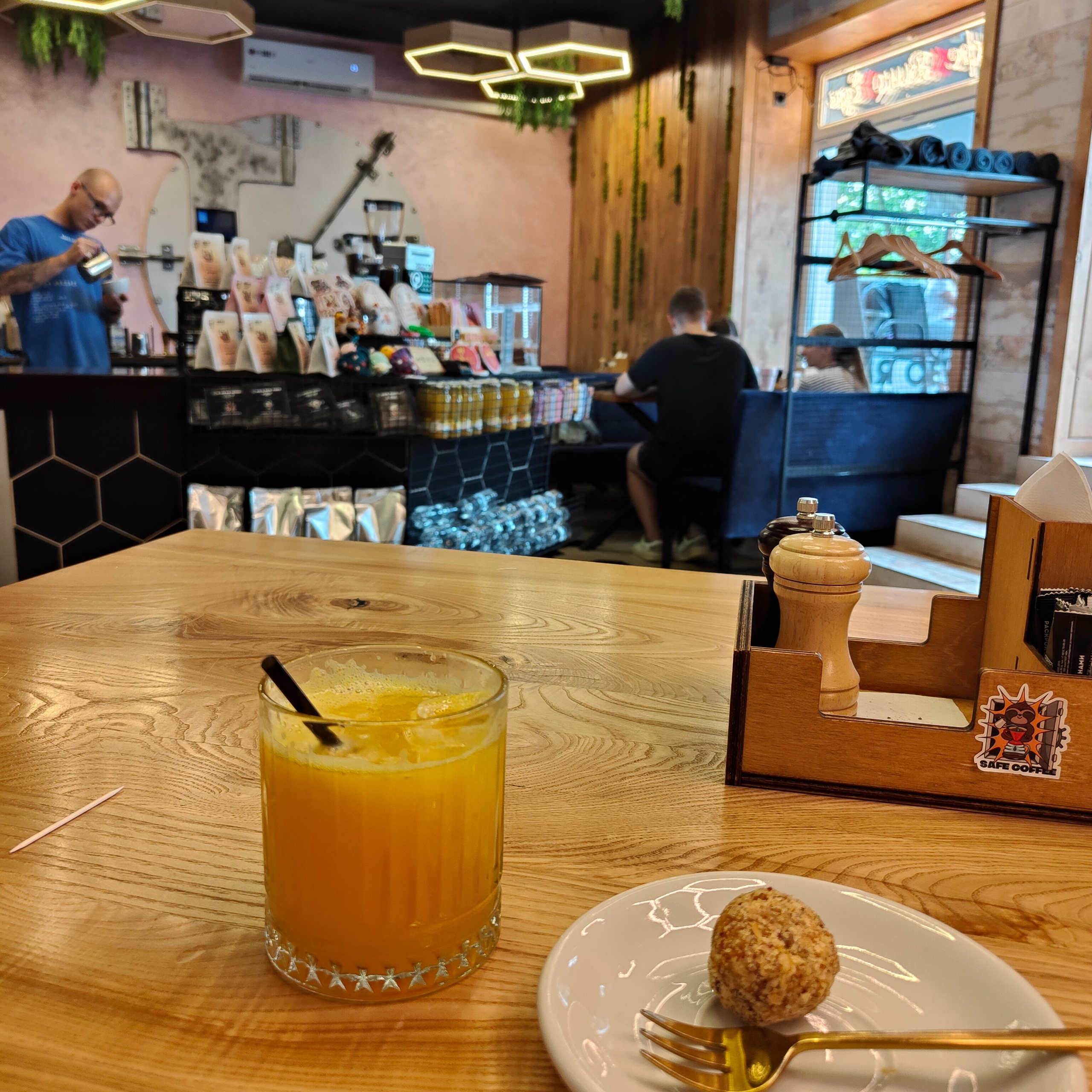 Прогулки по Калининграду. Верхнее озеро и арт-кафе Толстой. Фотограф-документалист Мария Осокина