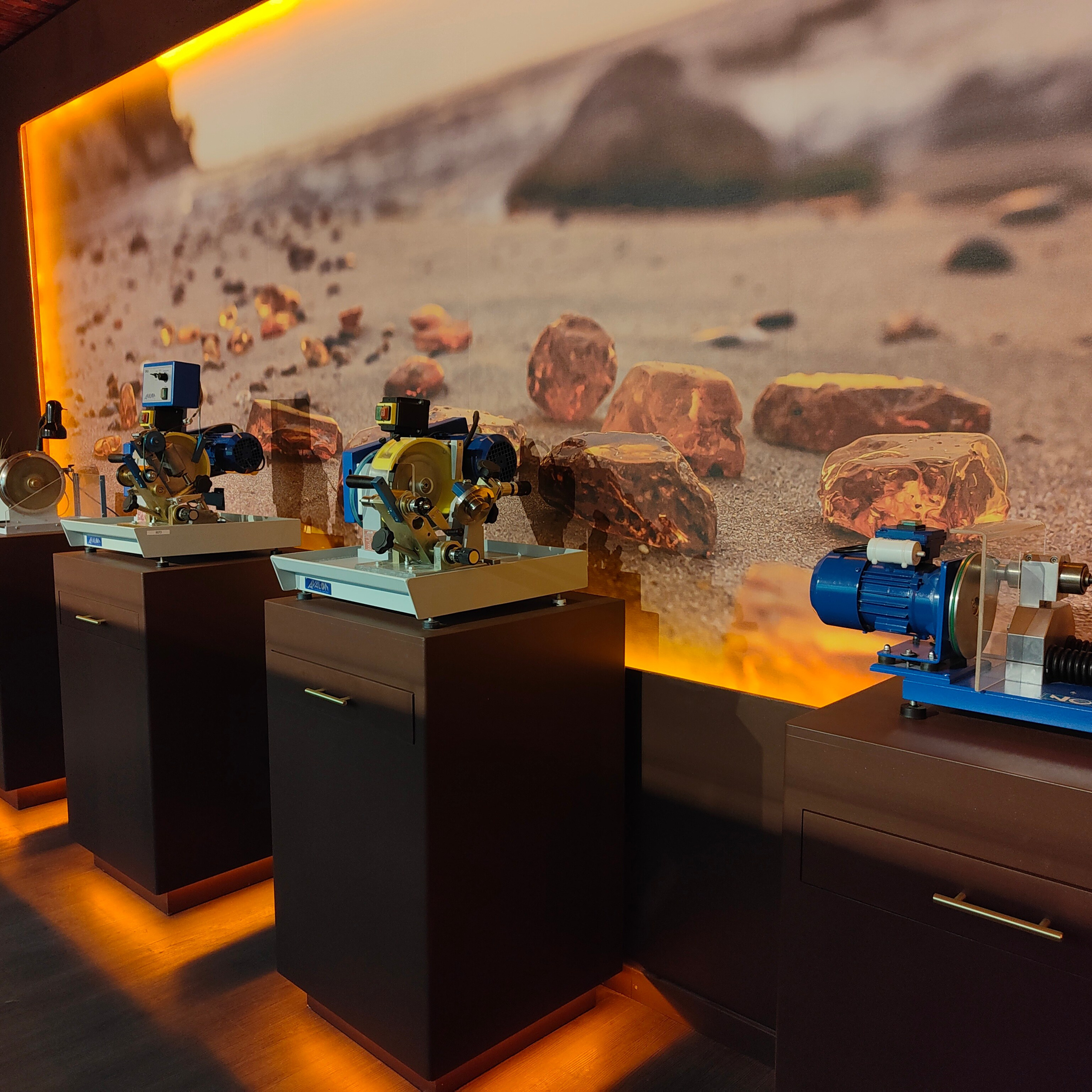 День в Янтарном: выставка янтаря, кофейня Новое место и пляж Анна. Фотограф-документалист Мария Осокина