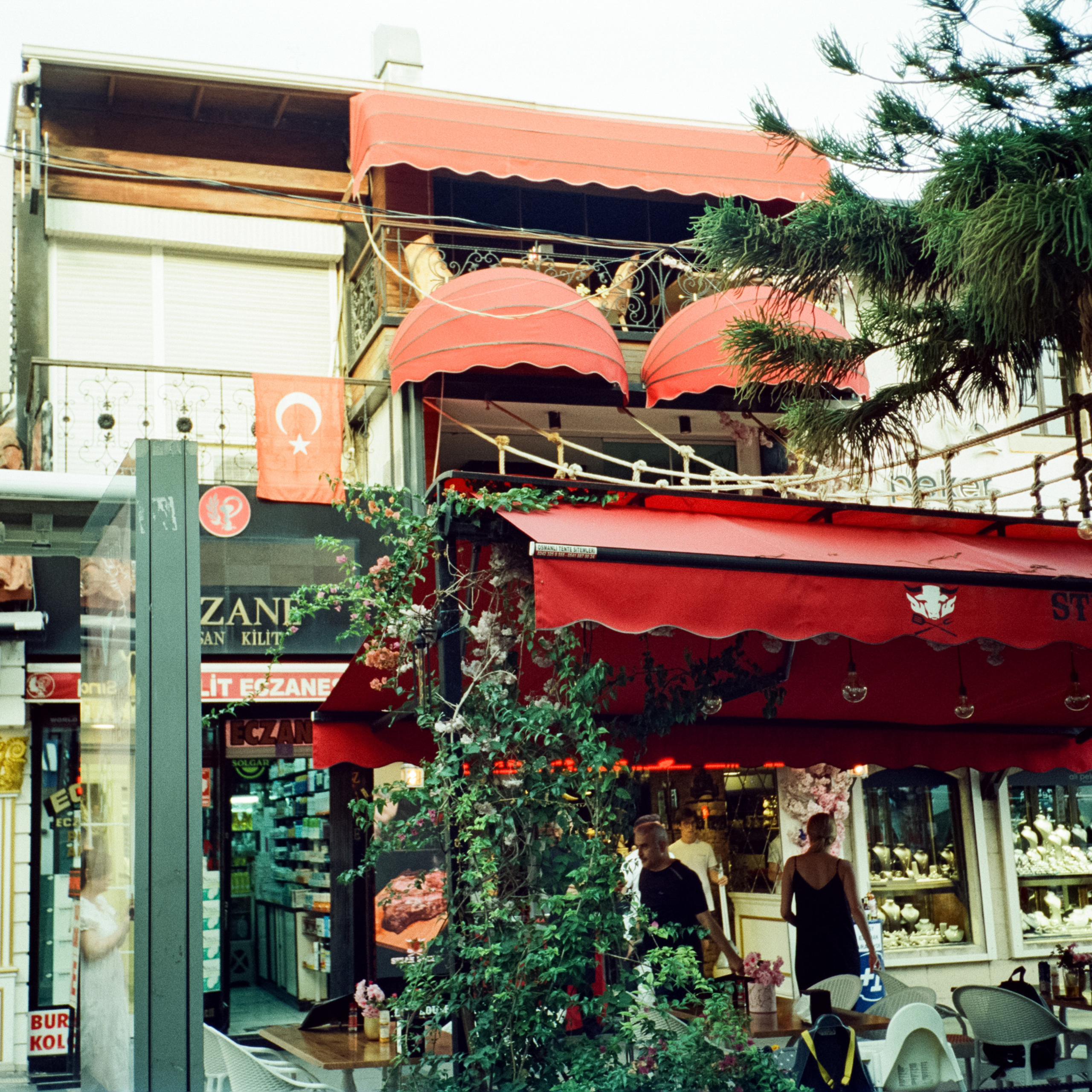 Улочки старого города, котики и кафе GeLatte