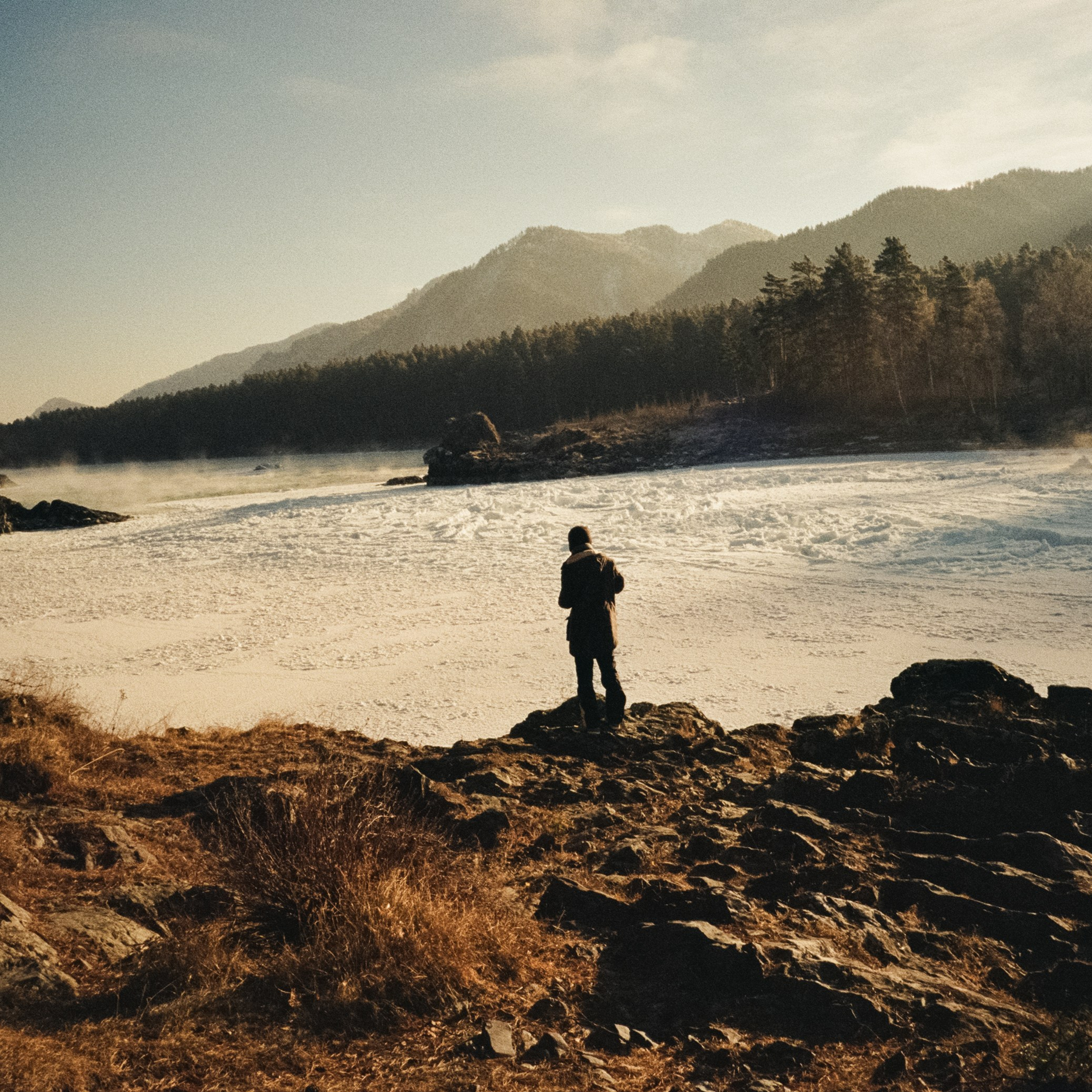 Кедровый остров и Семинская поляна в солнечный день