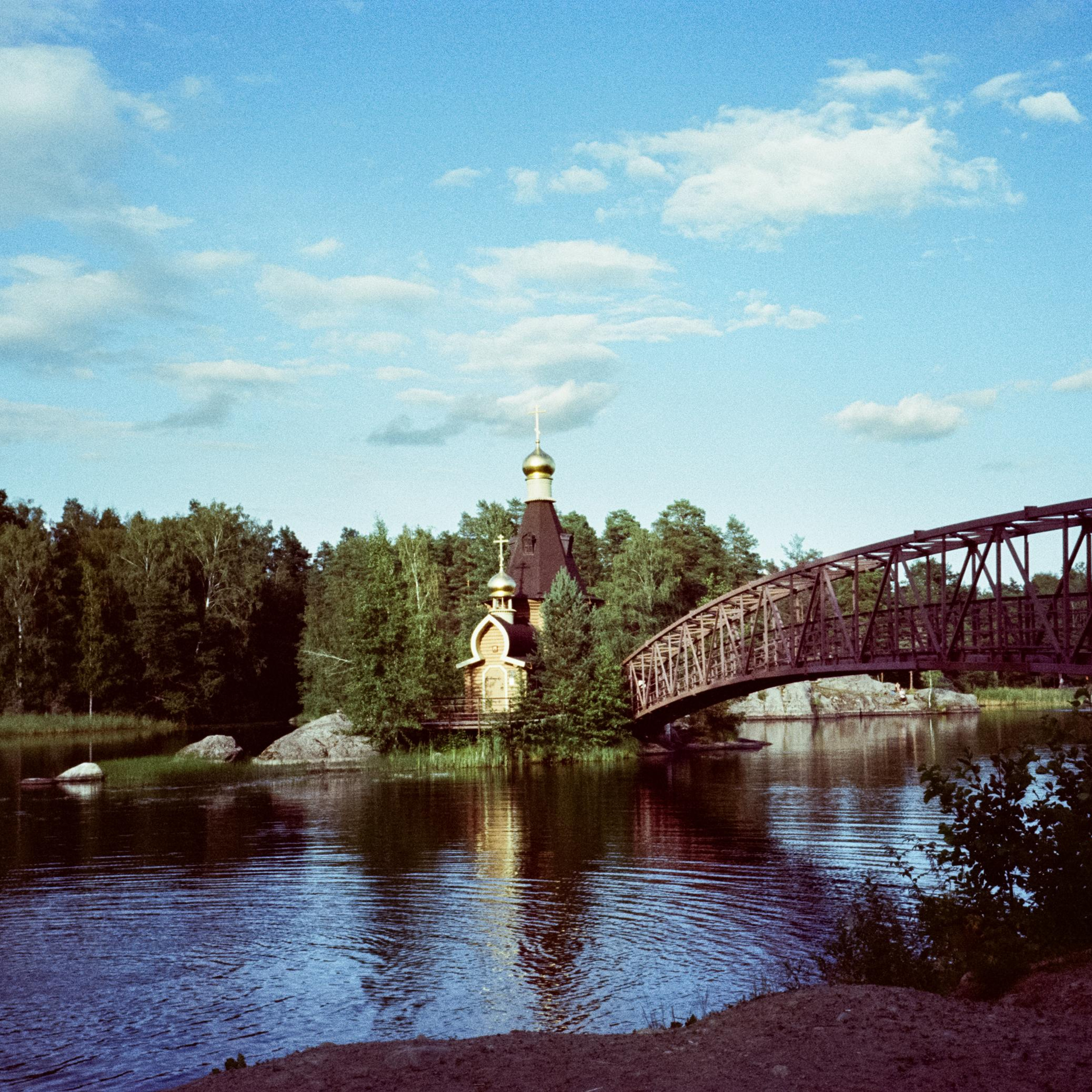 Храм Андрея Первозванного на Вуоксе и лютеранская кирха в Мельникове