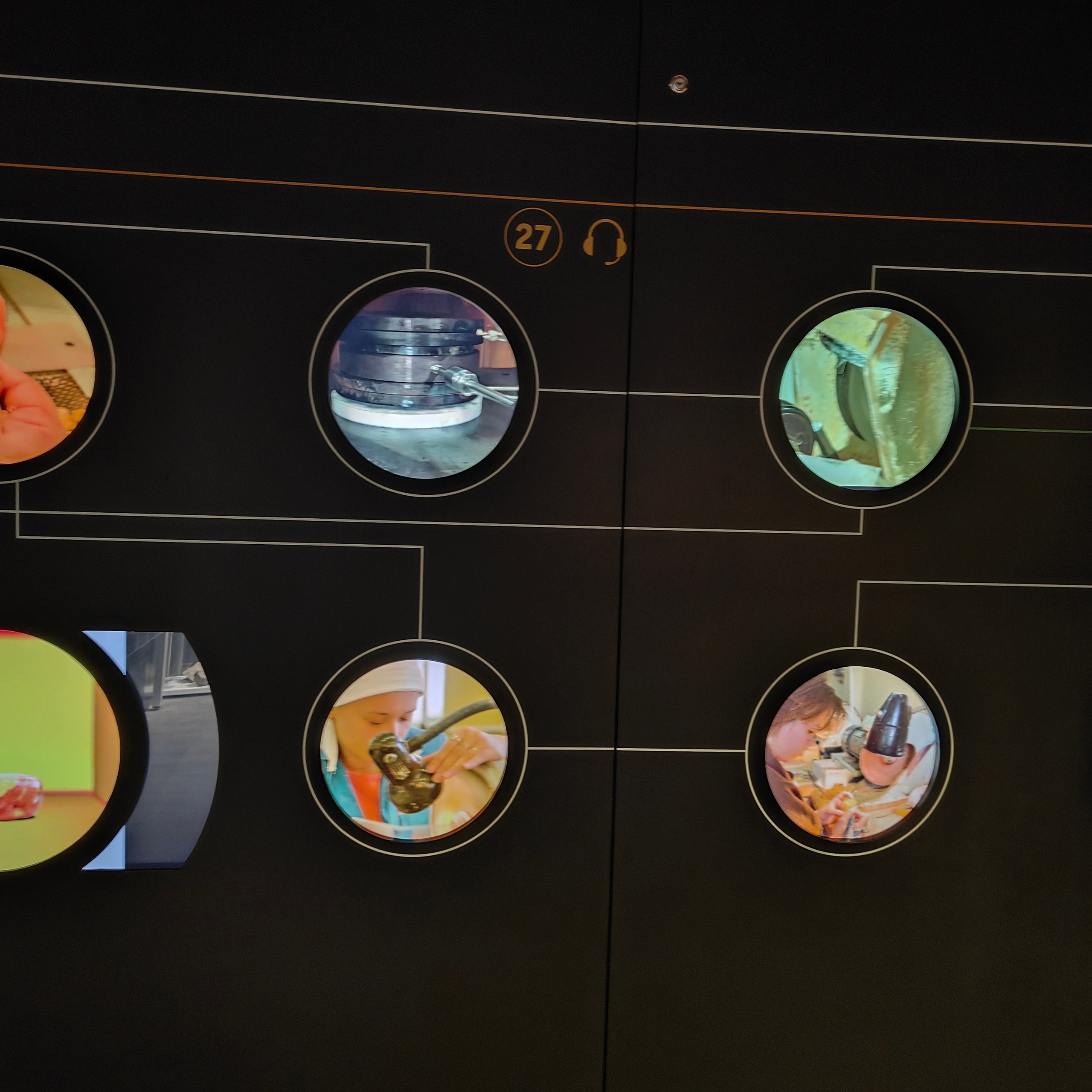 День в Янтарном: выставка янтаря, кофейня Новое место и пляж Анна. Фотограф-документалист Мария Осокина