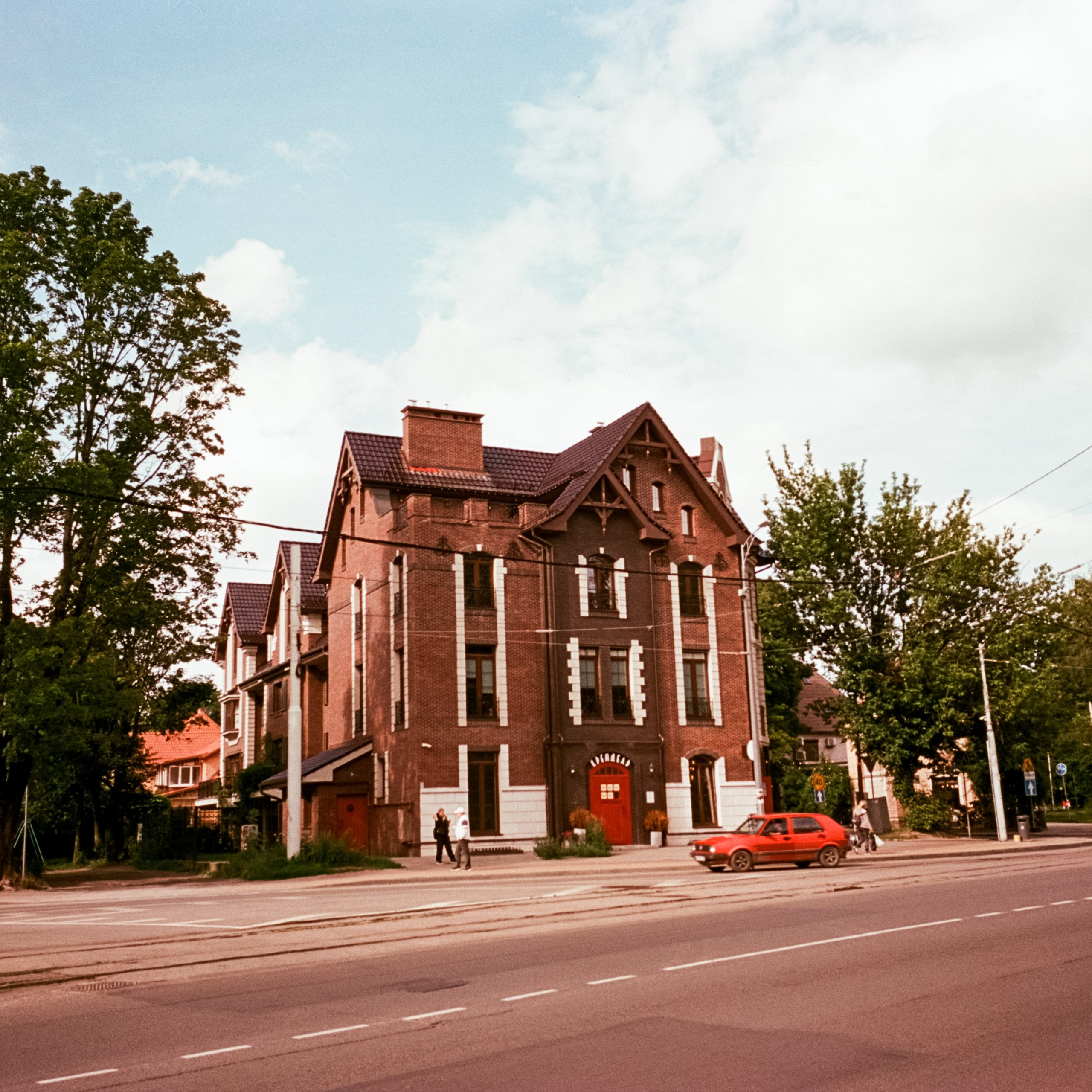 Калининградский стрит. Амалиенау, пруд Поплавок и старые улочки