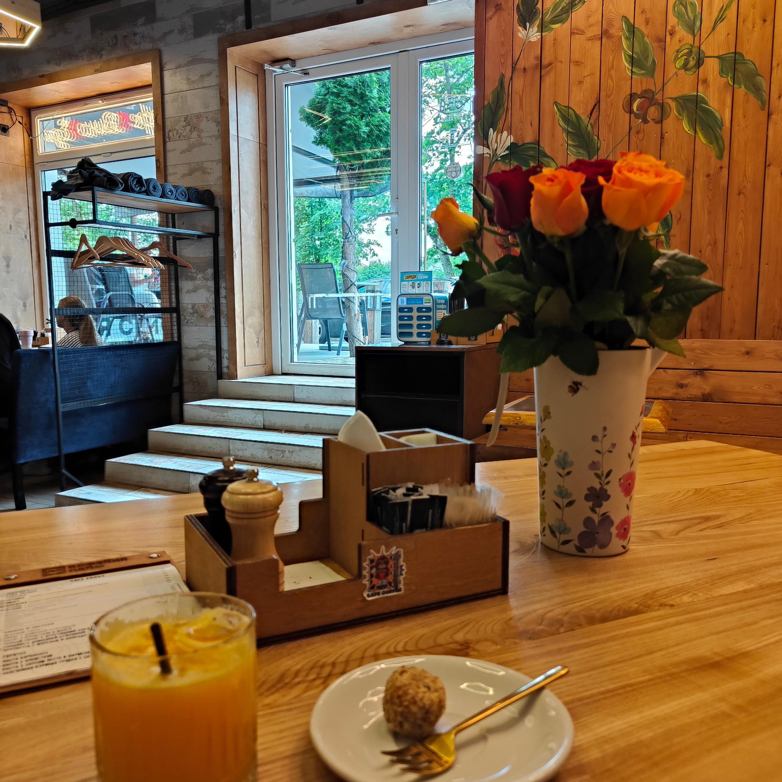 Прогулки по Калининграду. Верхнее озеро и арт-кафе Толстой. Фотограф-документалист Мария Осокина