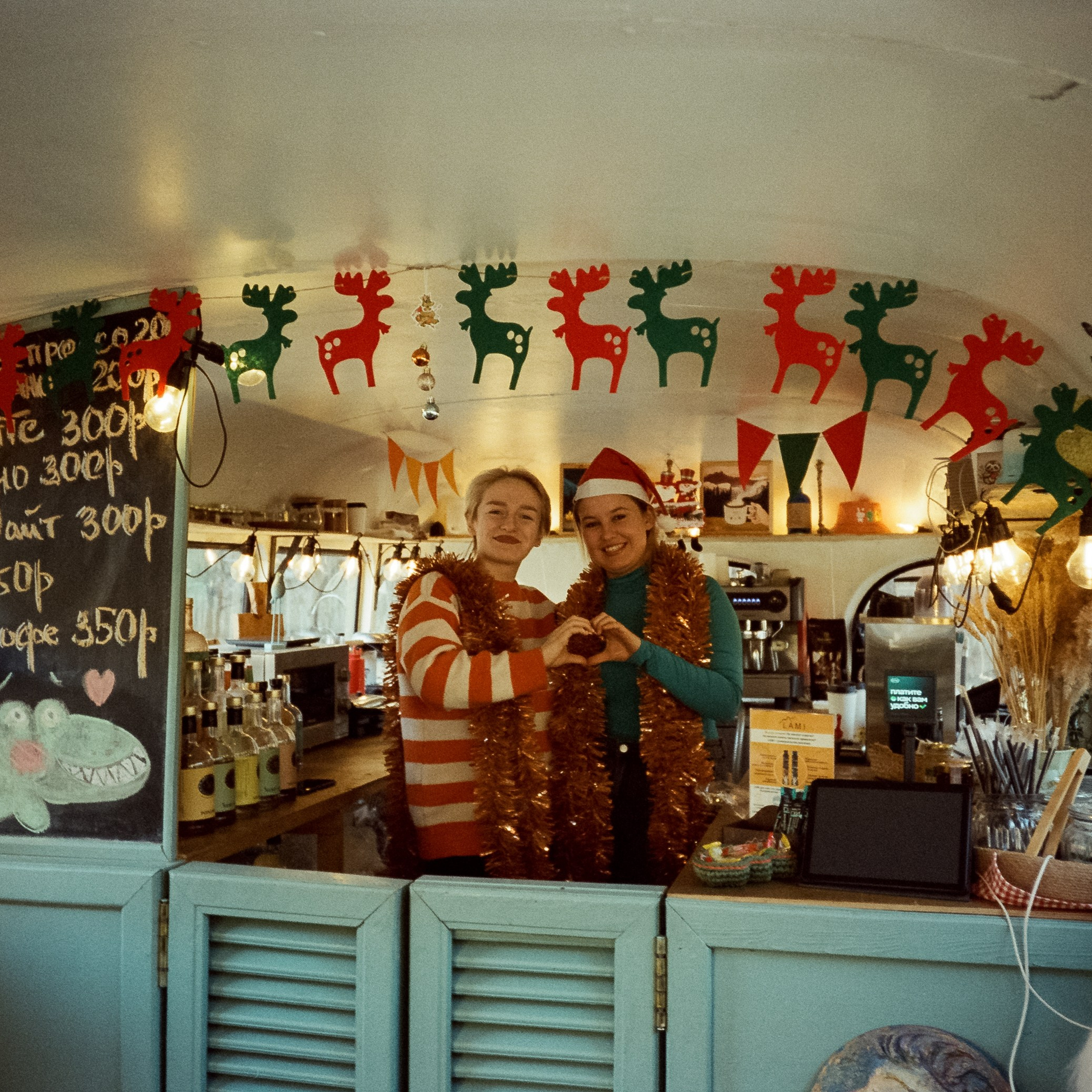 Кафе-автобус Coffee Bus в Чемале. Зимний Алтай