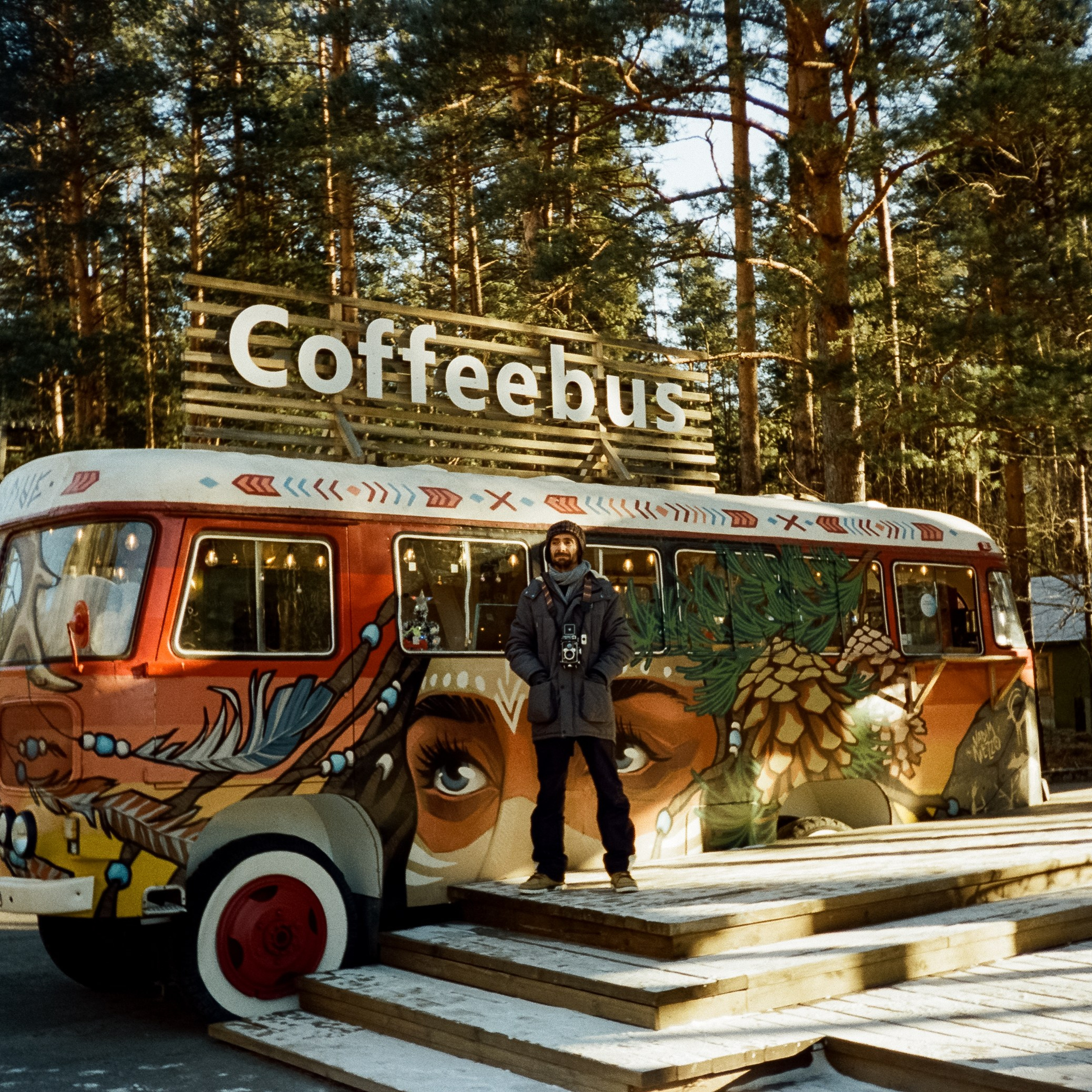 Зимний Coffee Bus в «летнем» лесу. Чемал