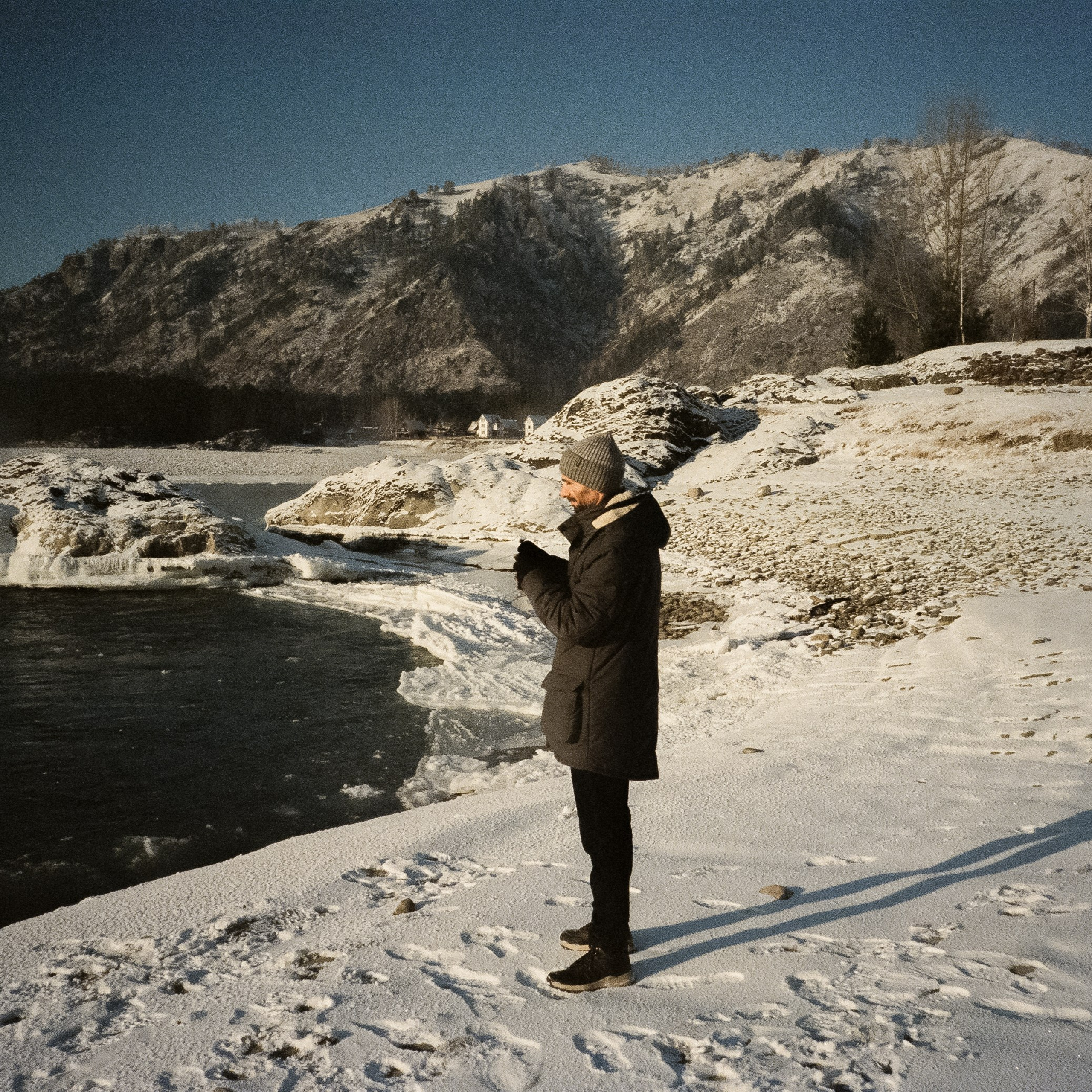 Манжерок и Бирюзовая Катунь в морозный день