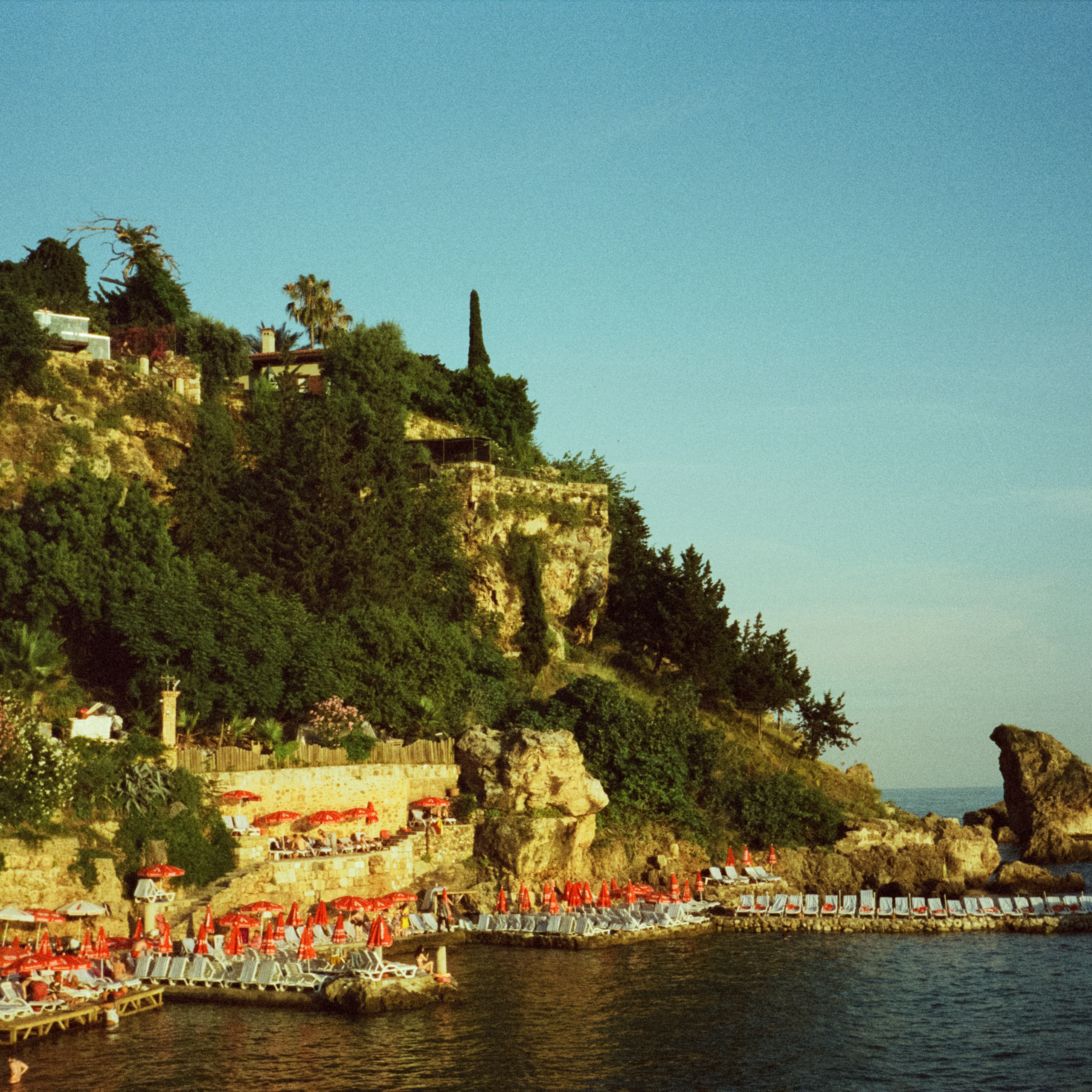 Порт Калеичи, улочки старого города и пляж Мермерли