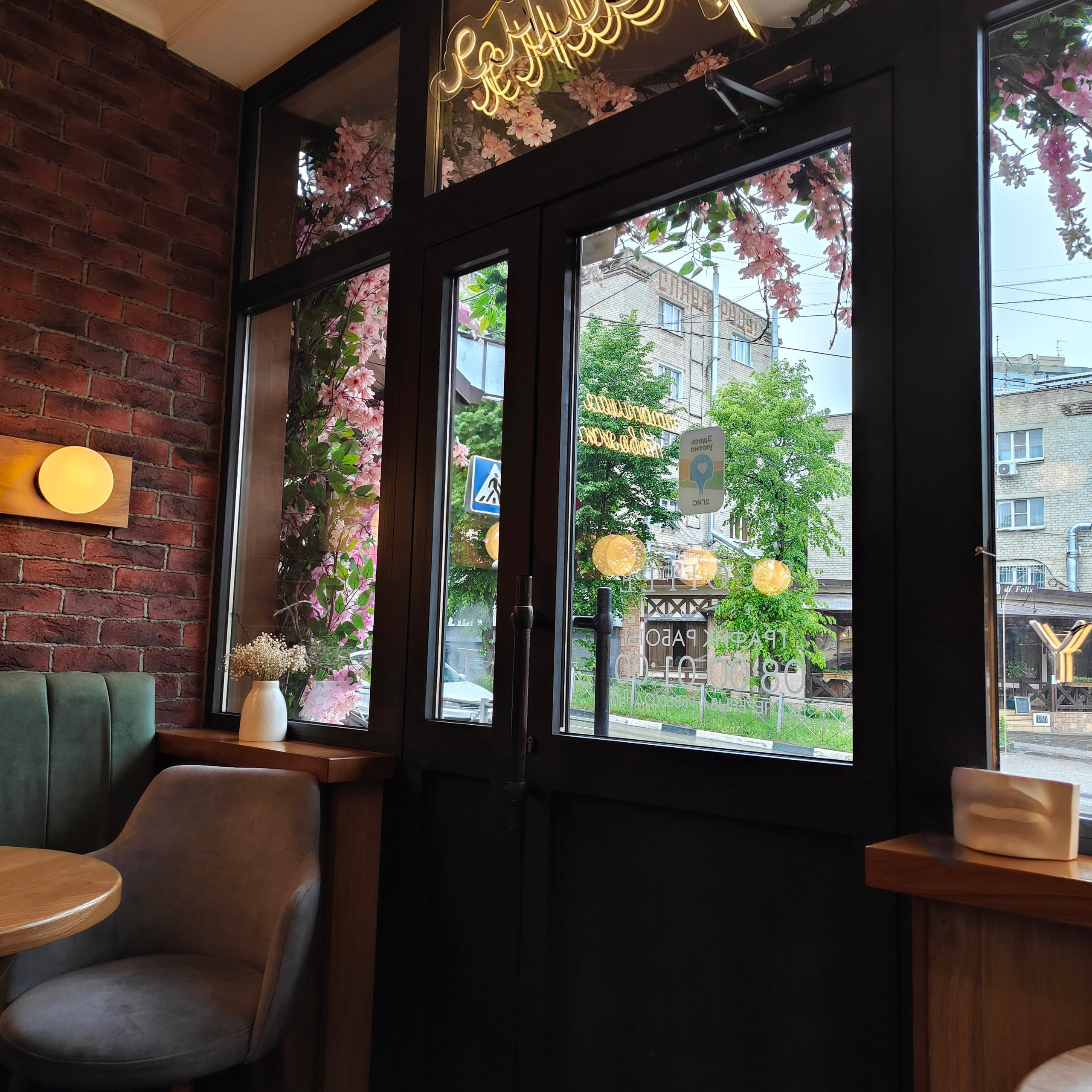 Виды с дороги на Джилы-Су. Зелёные холмы и горы в тумане. Фотограф-документалист Мария Осокина