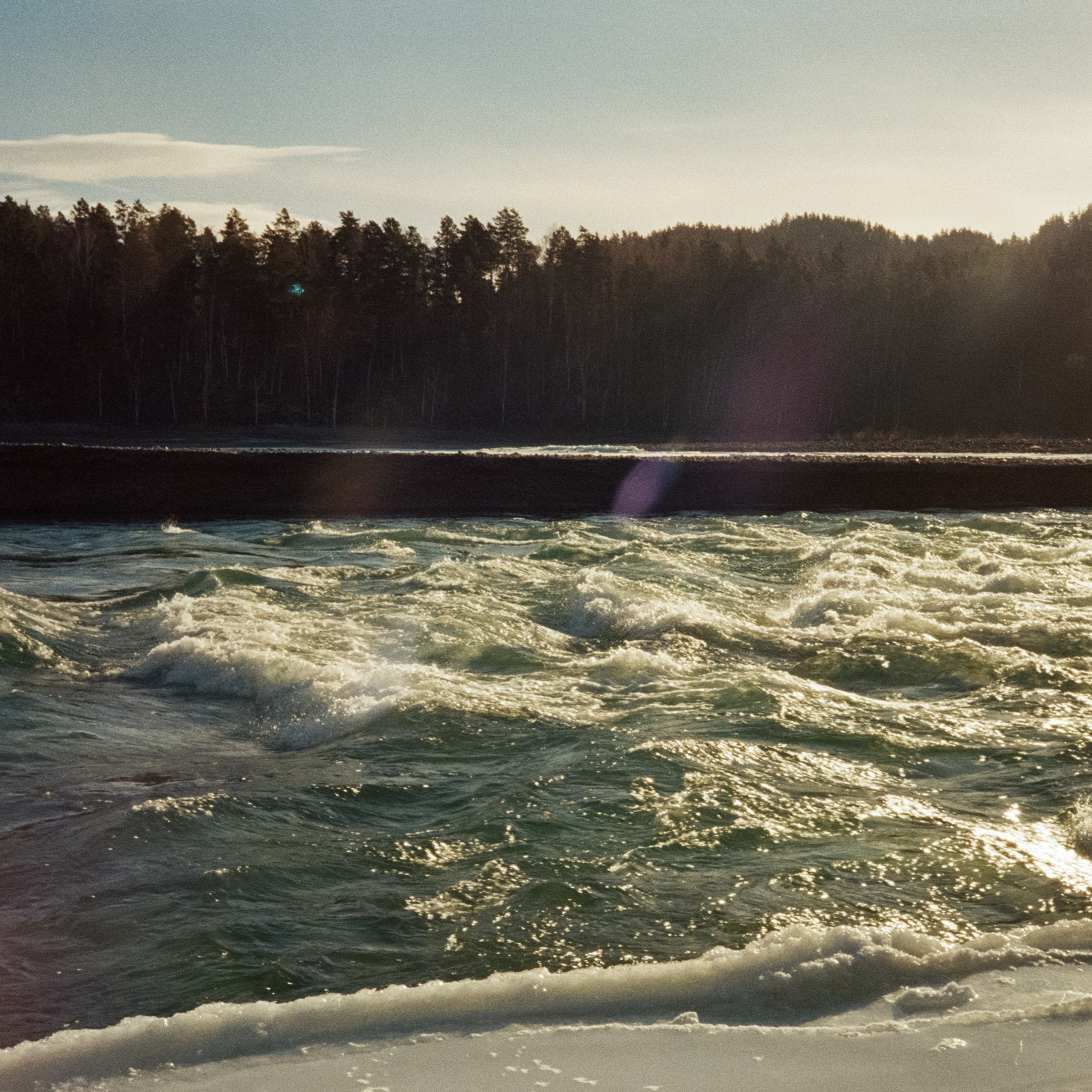 Кедровый остров и база Берель. Яркое солнце, скалы, льды и бурлящий поток Катуни
