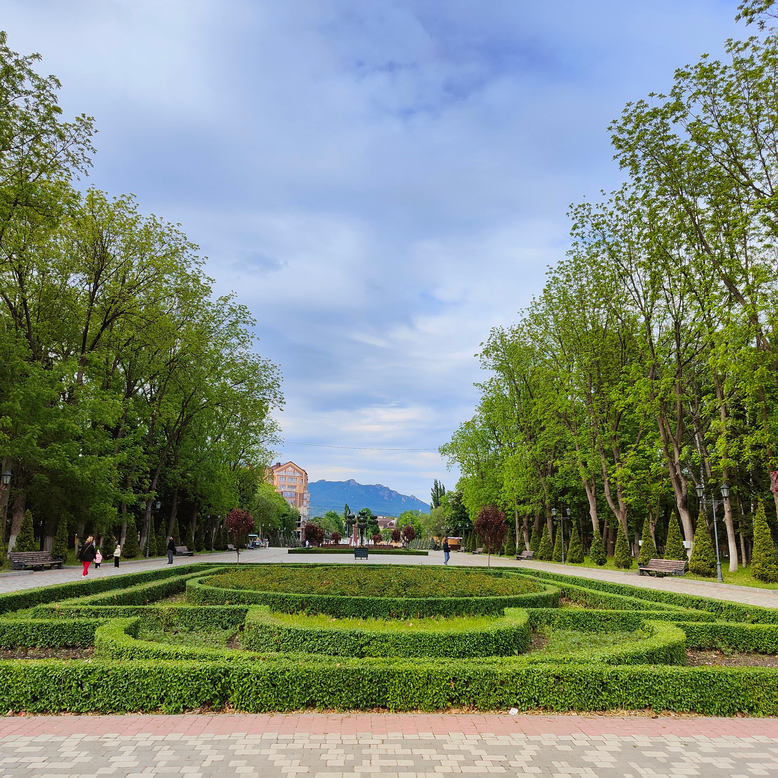 Остап Бендер, озеро Провалъ и стрит в солнечном Пятигорске. Фотограф-документалист Мария Осокина
