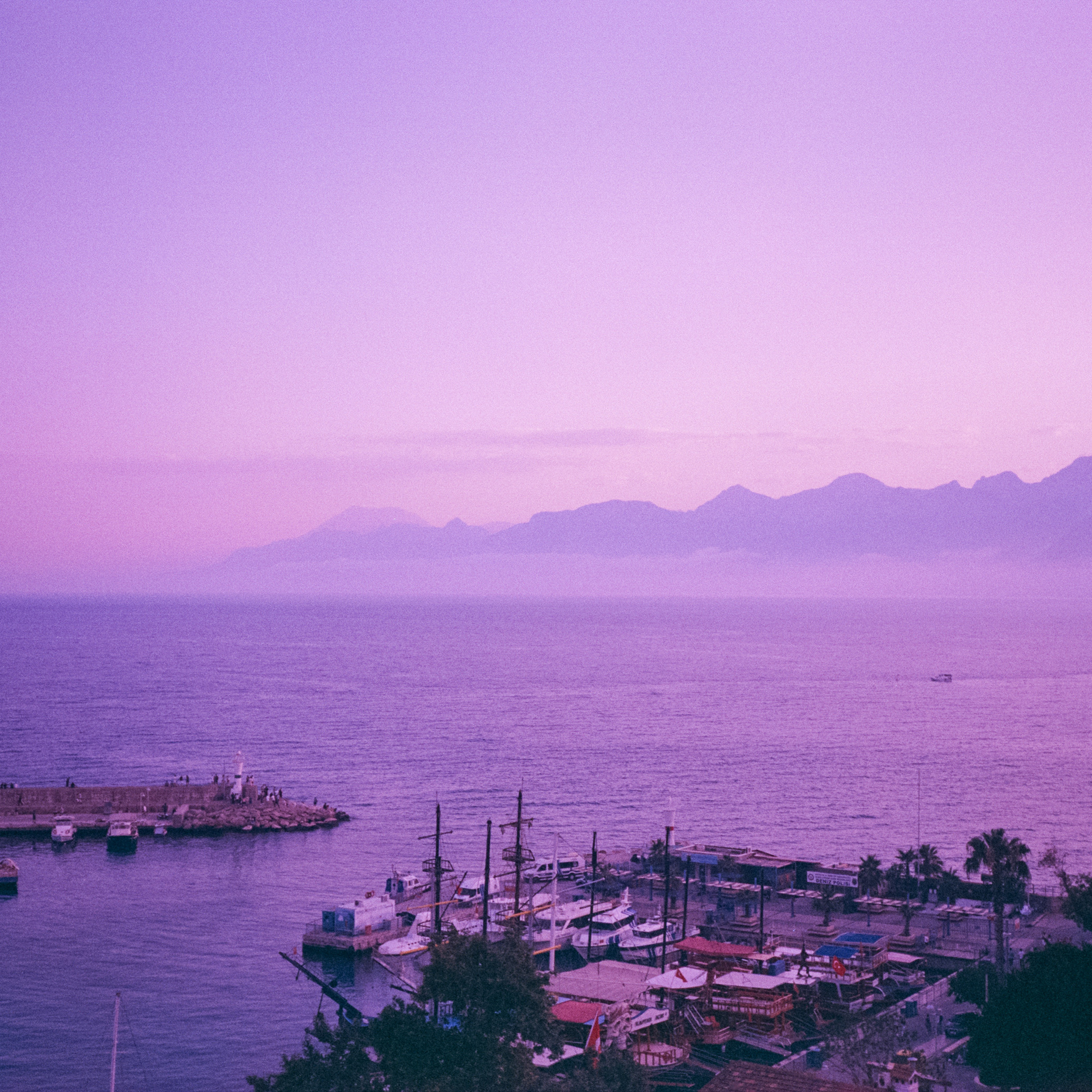 Вид на старый город и порт со смотровой площадки. Просрочка