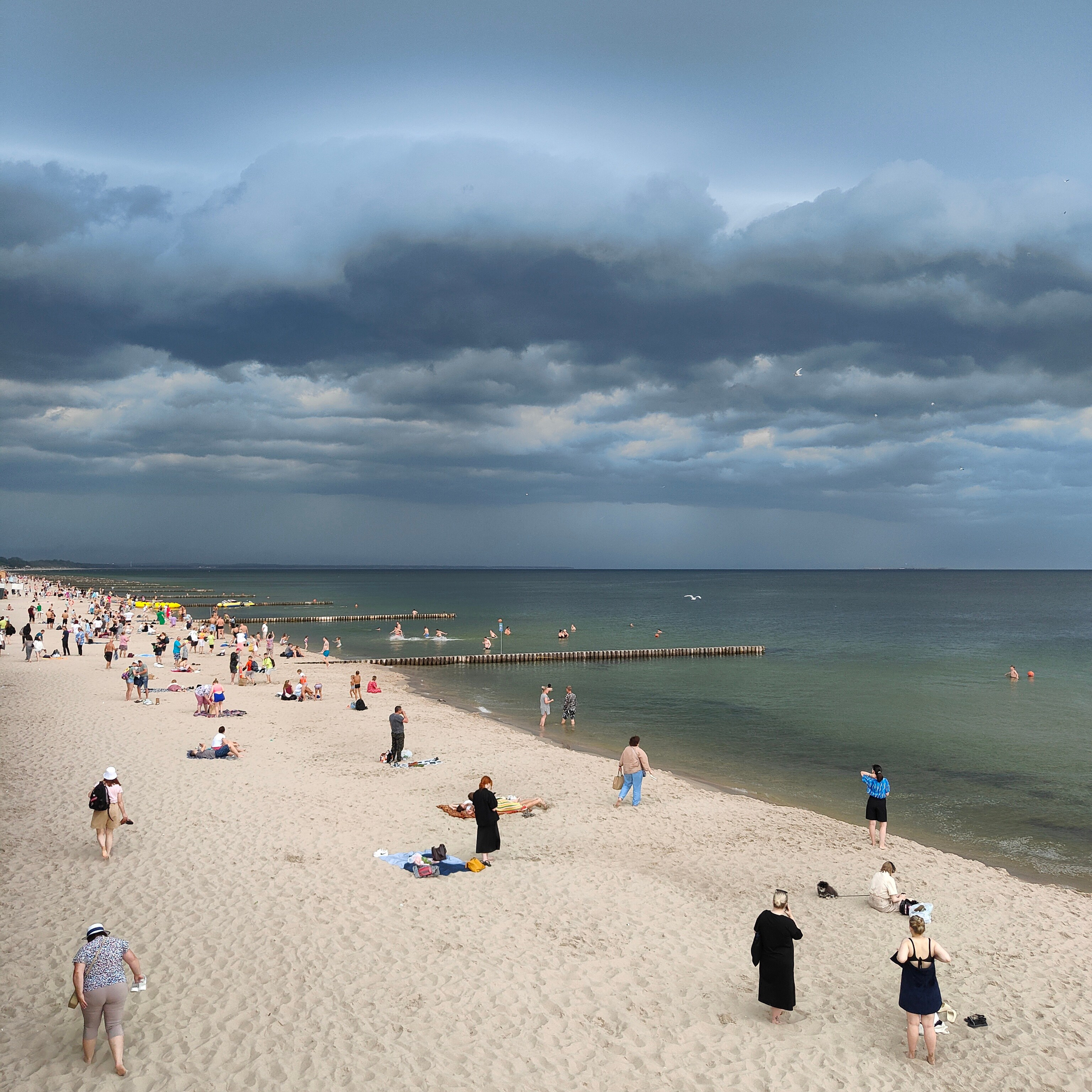 Жара, лето, пляж и вечерняя гроза. Фотограф-документалист Мария Осокина